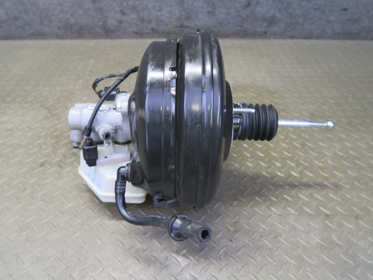 2011-2014 Porsche Cayenne 958 Brake Booster W/ Master Cylinder & Reservoir