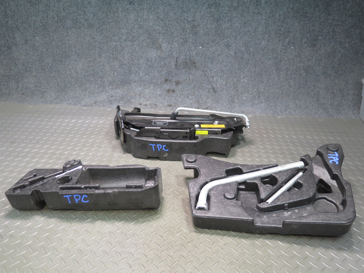 2011-2018 Porsche Cayenne 958 Rear Spare Tire Lift Jack Tool KIT W/ Foam Set