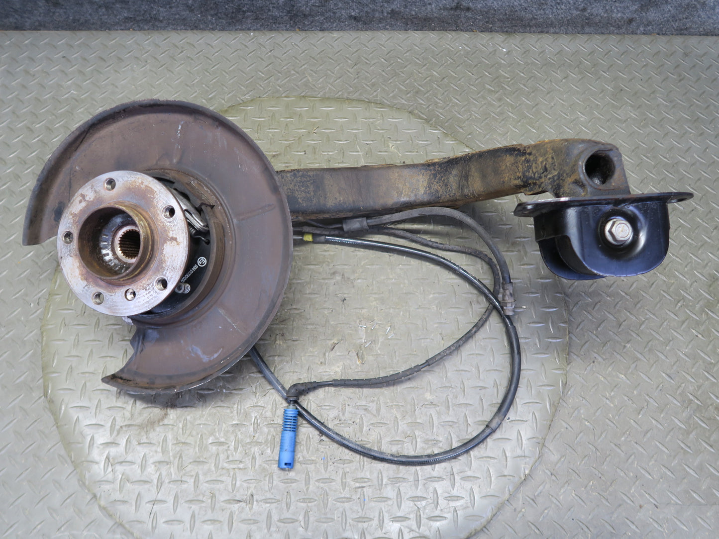 03-08 BMW E85 Z4 RWD Rear Left Spindle Knuckle Trailing Arm Hub Bearing 110K OEM