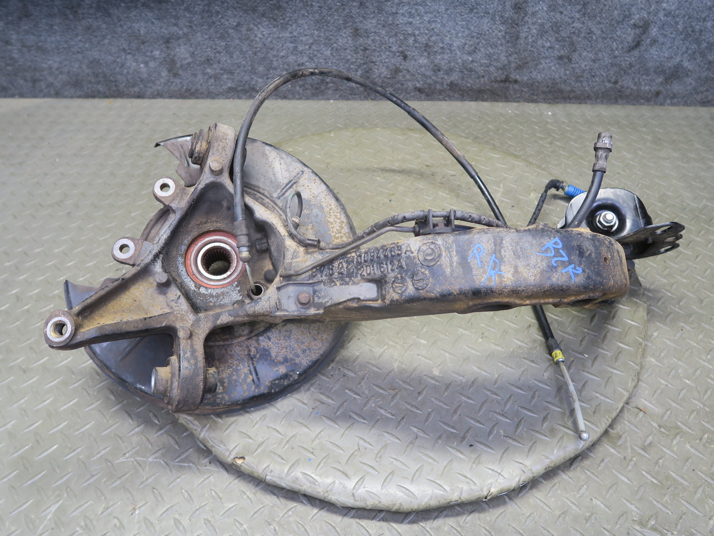 03-08 BMW E85 Z4 RWD Rear Left Spindle Knuckle Trailing Arm Hub Bearing 110K OEM