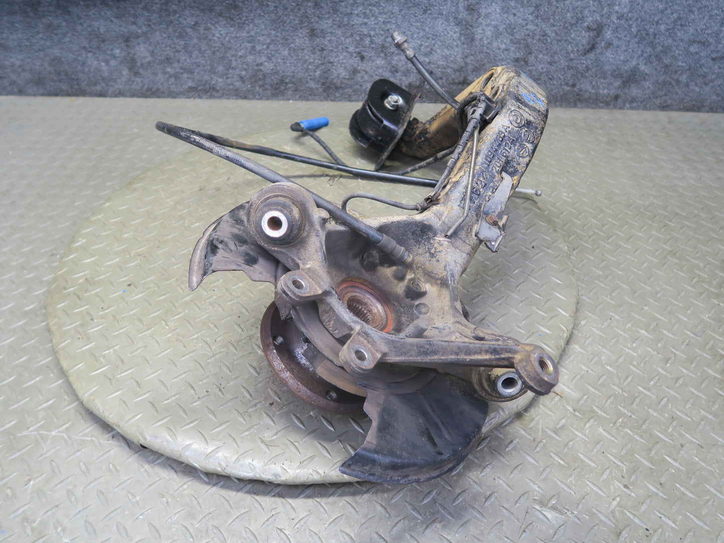 03-08 BMW E85 Z4 RWD Rear Left Spindle Knuckle Trailing Arm Hub Bearing 110K OEM