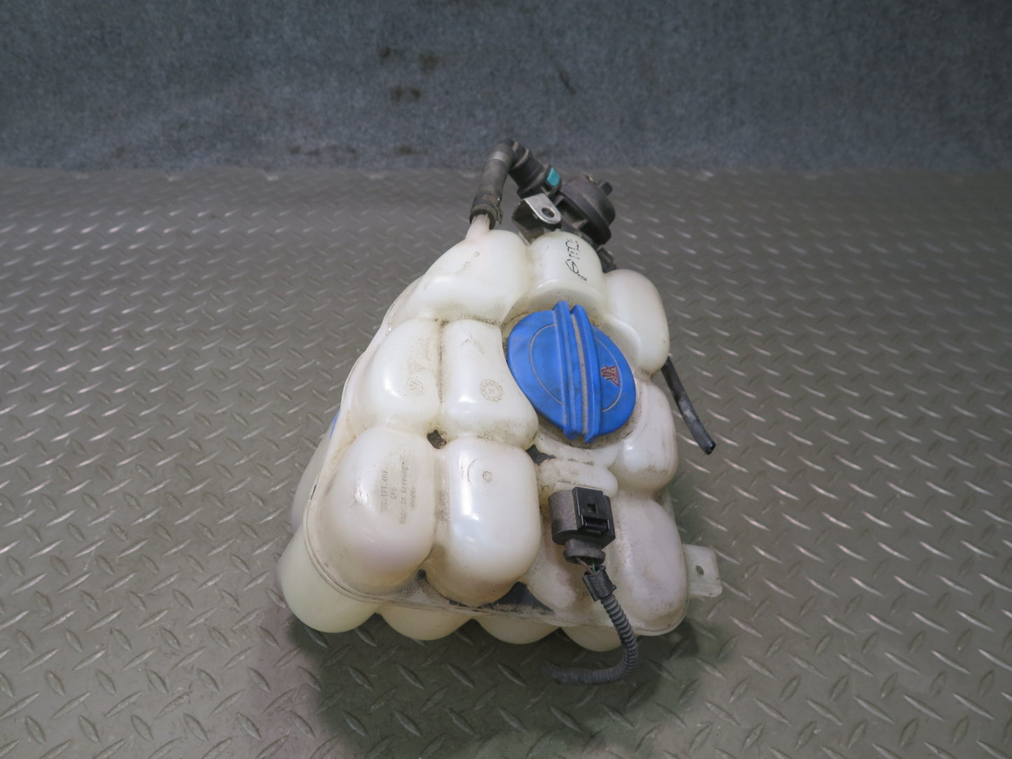 2011-2018 Porsche Cayenne 958 Engine Radiator Coolant Overflow Expansion Tank