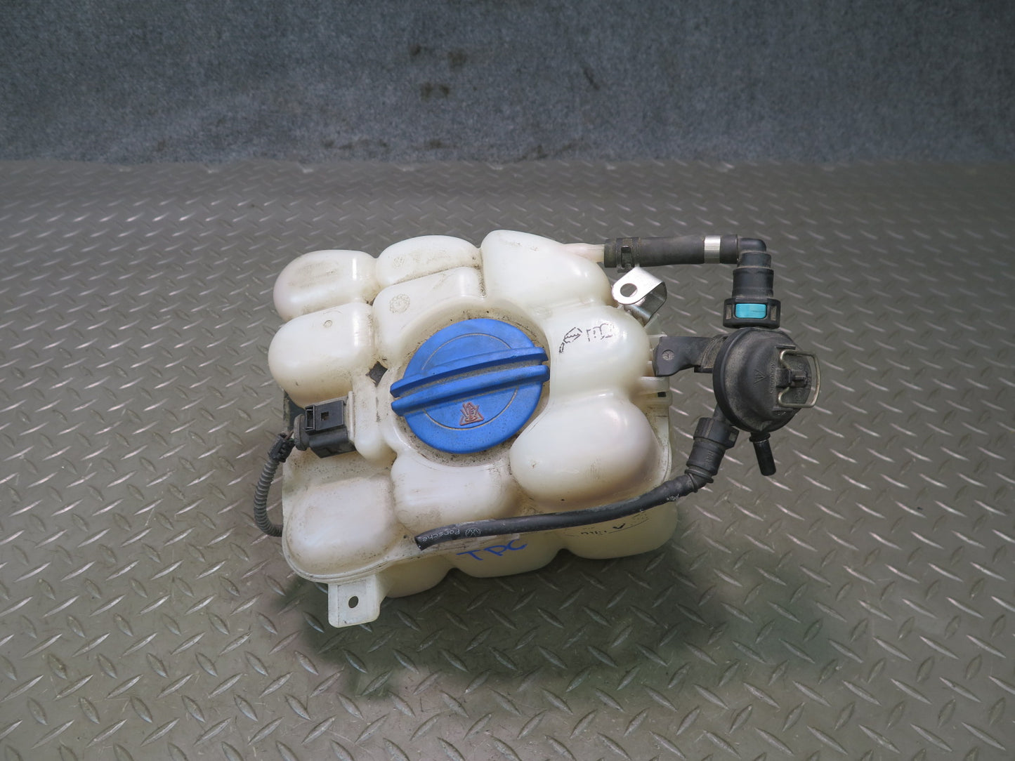 2011-2018 Porsche Cayenne 958 Engine Radiator Coolant Overflow Expansion Tank