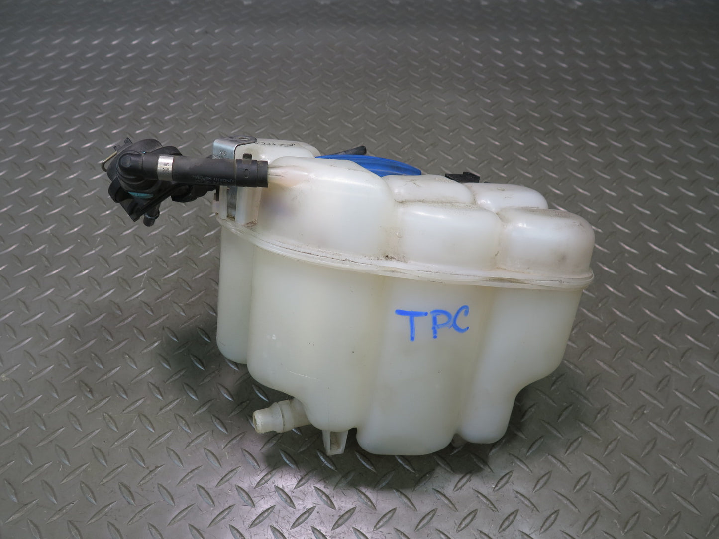 2011-2018 Porsche Cayenne 958 Engine Radiator Coolant Overflow Expansion Tank