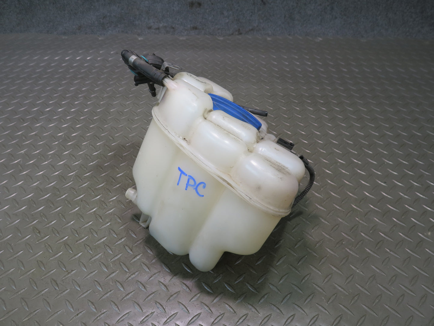 2011-2018 Porsche Cayenne 958 Engine Radiator Coolant Overflow Expansion Tank