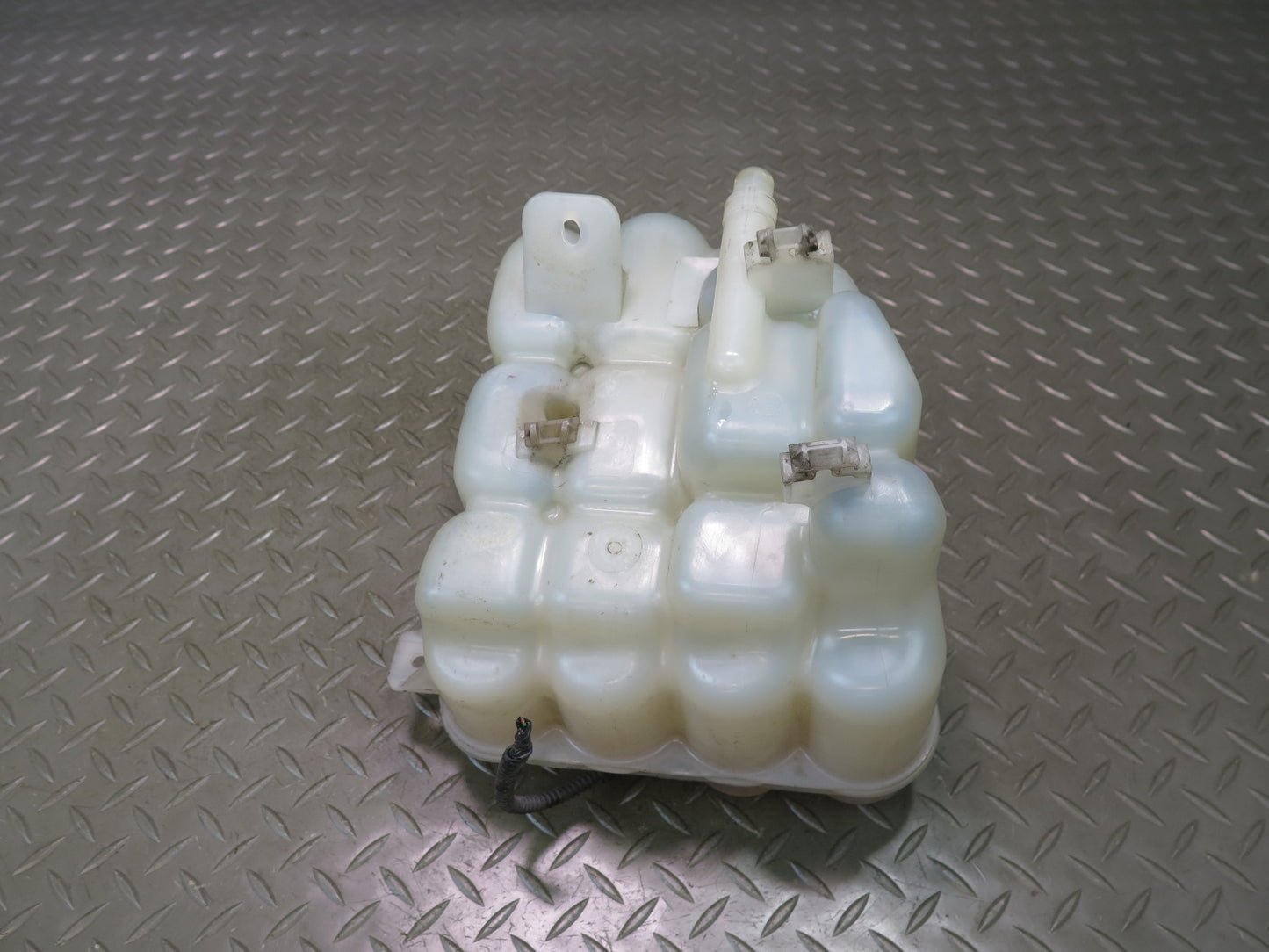 2011-2018 Porsche Cayenne 958 Engine Radiator Coolant Overflow Expansion Tank