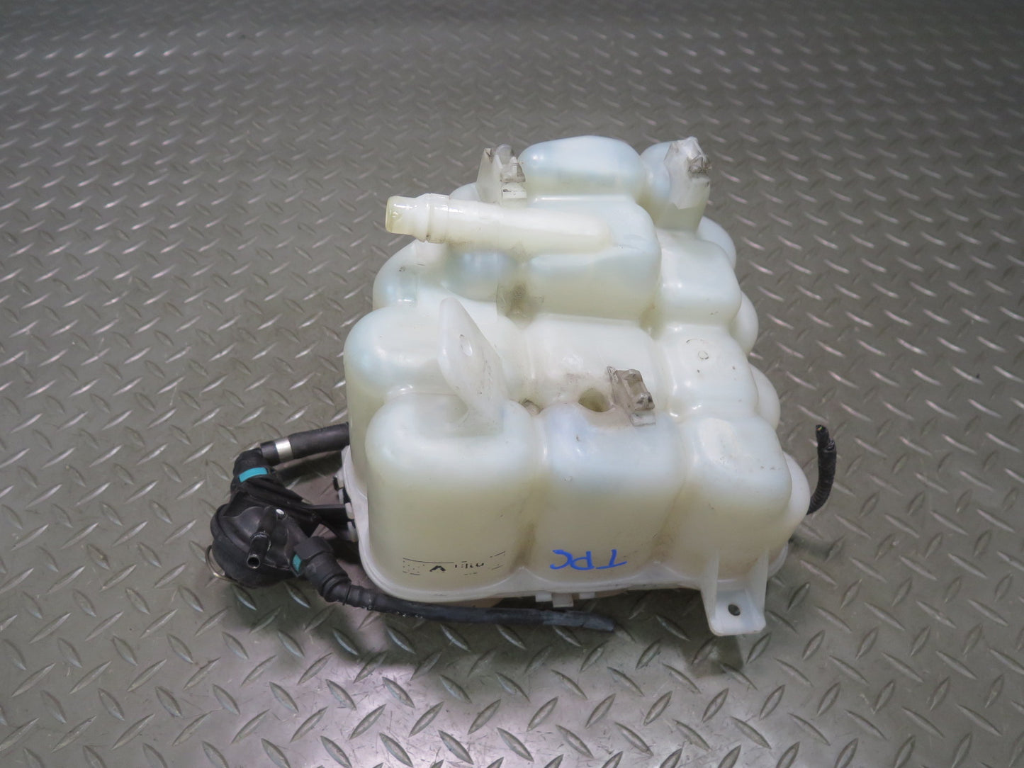 2011-2018 Porsche Cayenne 958 Engine Radiator Coolant Overflow Expansion Tank