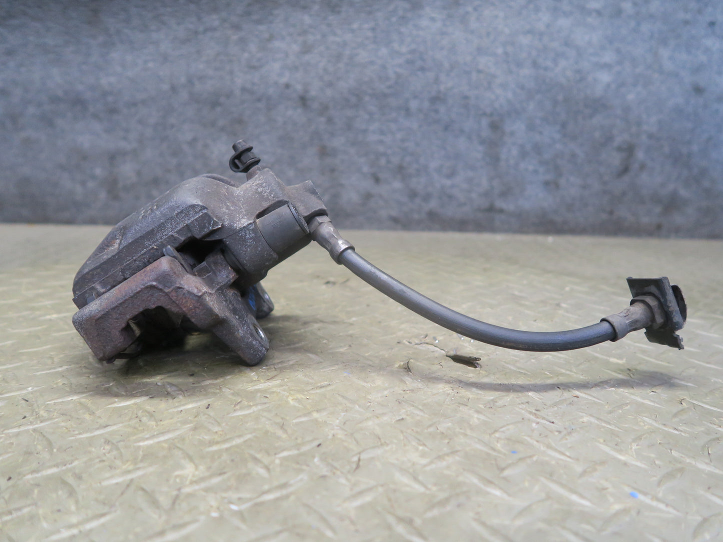 03-08 BMW E86 E85 Z4 3.0L RWD Set of 2 Rear Left & Right Brake Caliper OEM