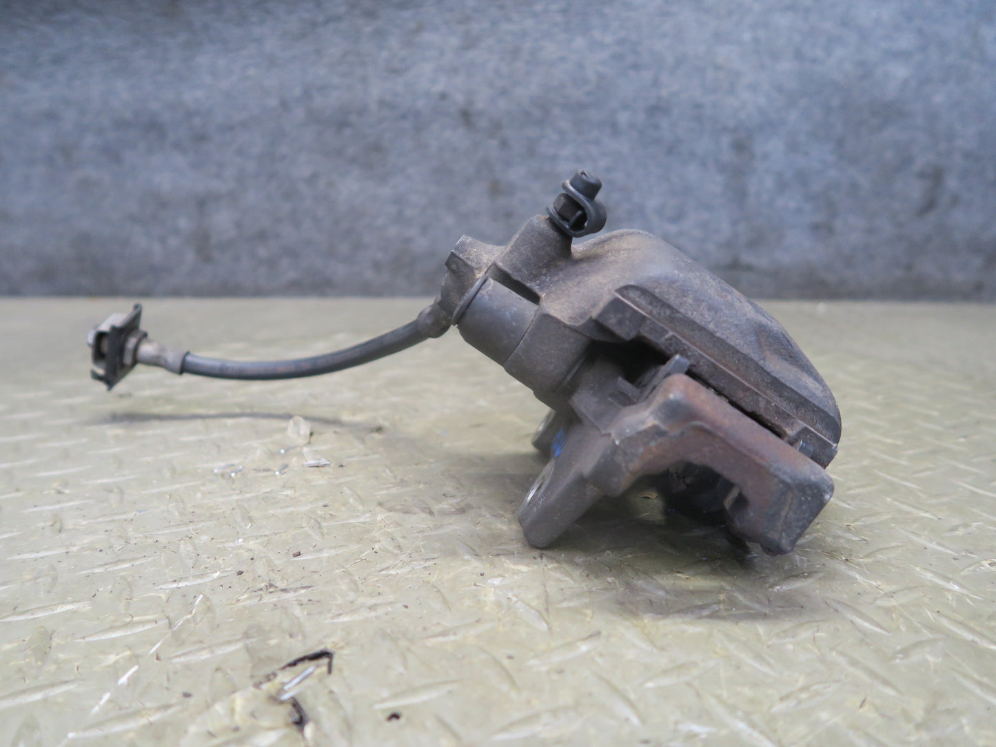 03-08 BMW E86 E85 Z4 3.0L RWD Set of 2 Rear Left & Right Brake Caliper OEM