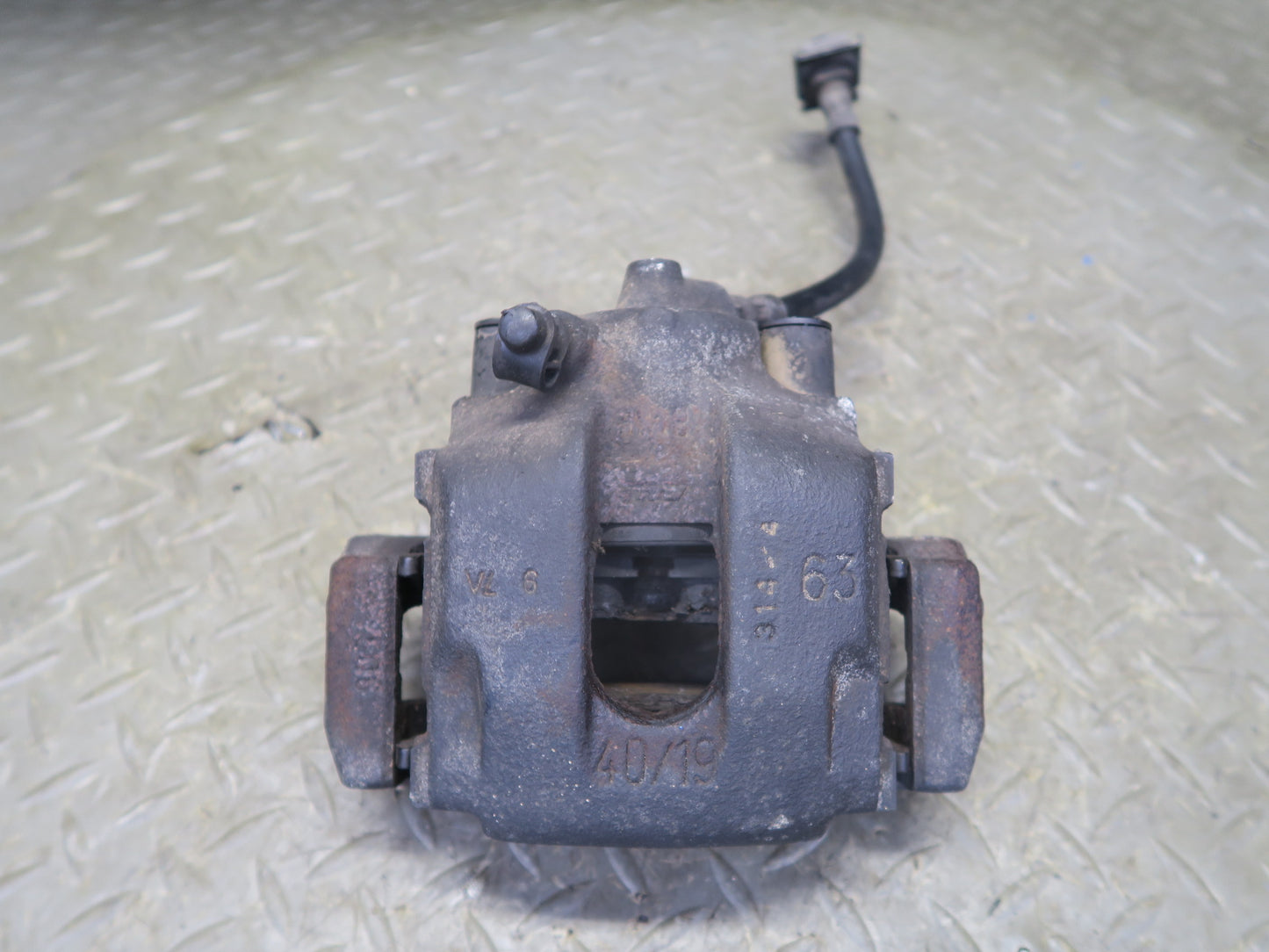 03-08 BMW E86 E85 Z4 3.0L RWD Set of 2 Rear Left & Right Brake Caliper OEM