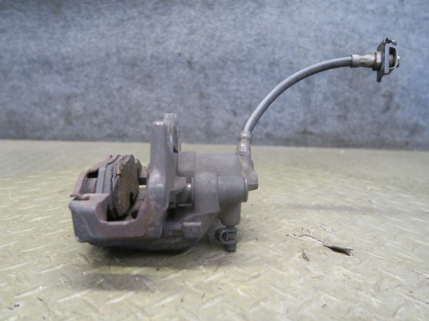 03-08 BMW E86 E85 Z4 3.0L RWD Set of 2 Rear Left & Right Brake Caliper OEM
