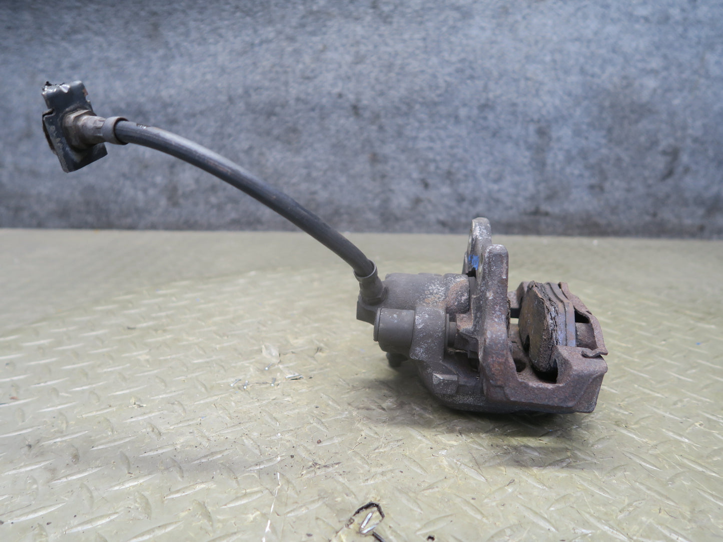 03-08 BMW E86 E85 Z4 3.0L RWD Set of 2 Rear Left & Right Brake Caliper OEM