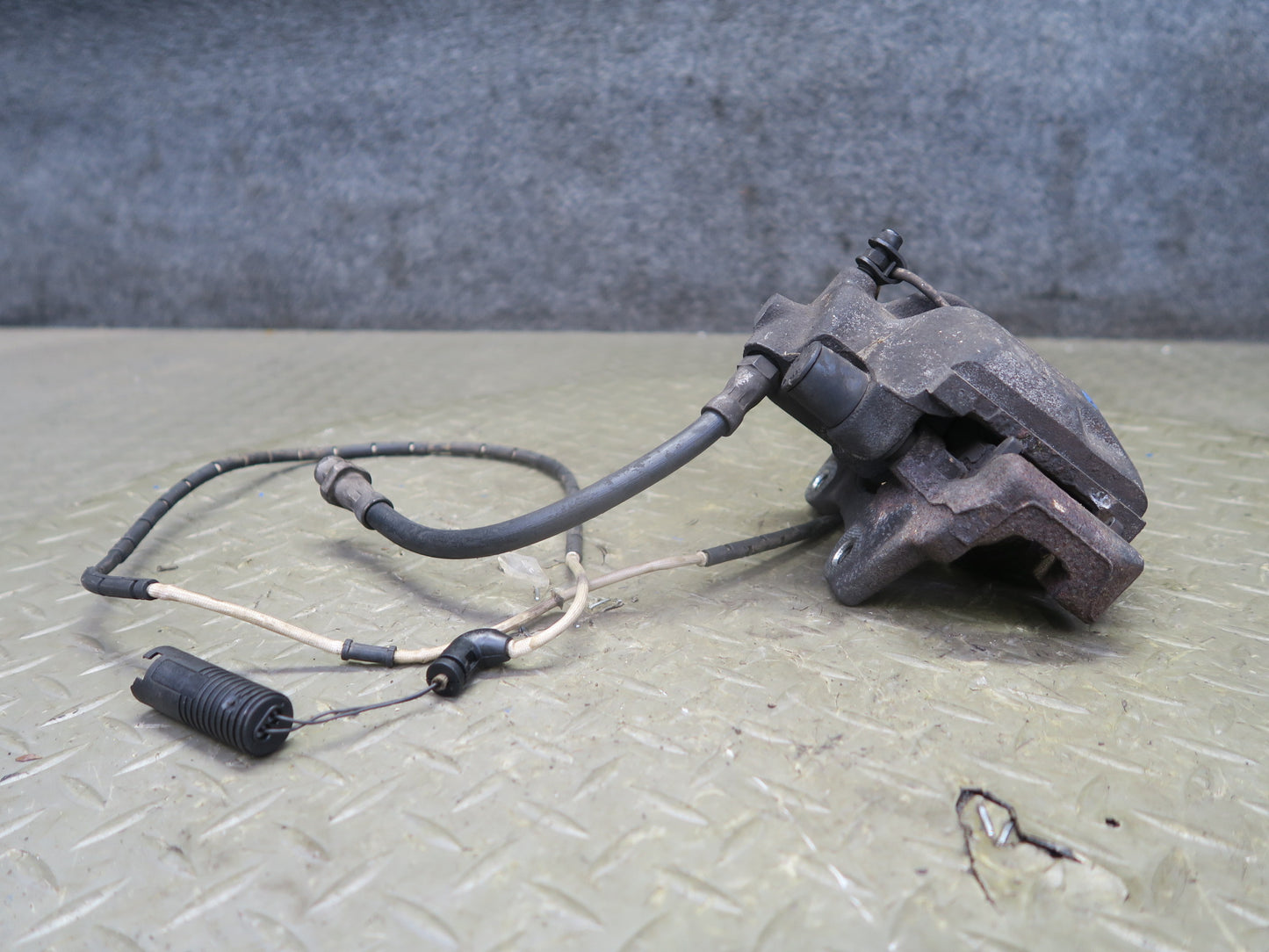 03-08 BMW E86 E85 Z4 3.0L RWD Set of 2 Rear Left & Right Brake Caliper OEM