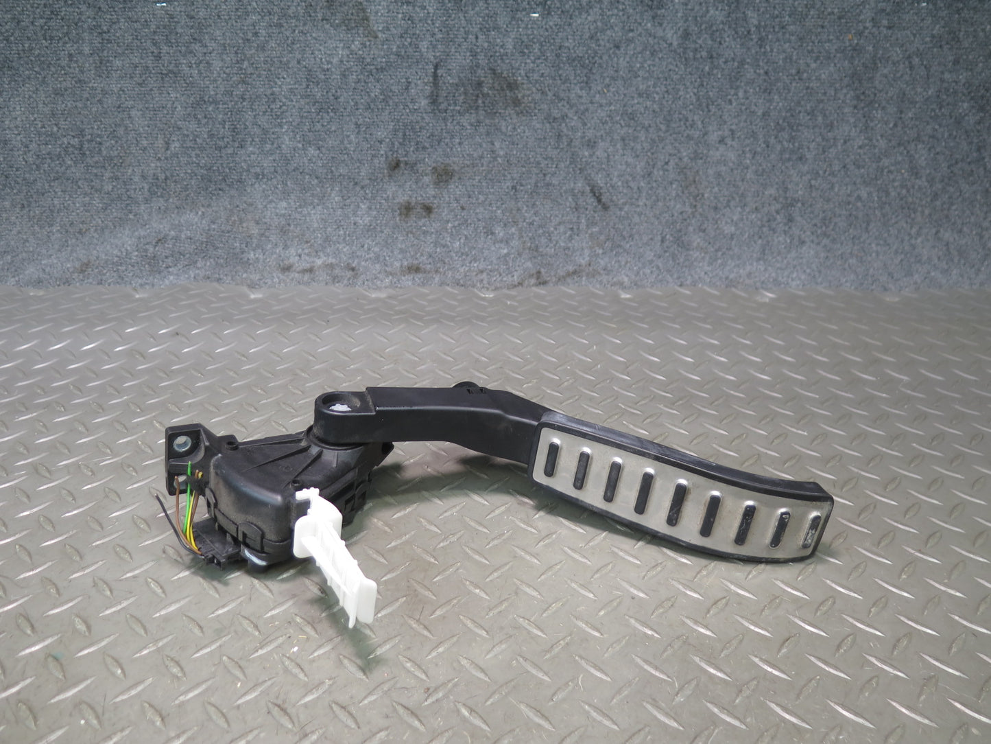 2011-2018 Porsche Cayenne 958 Gas Acceleration Pedal Sensor 7L0723507D