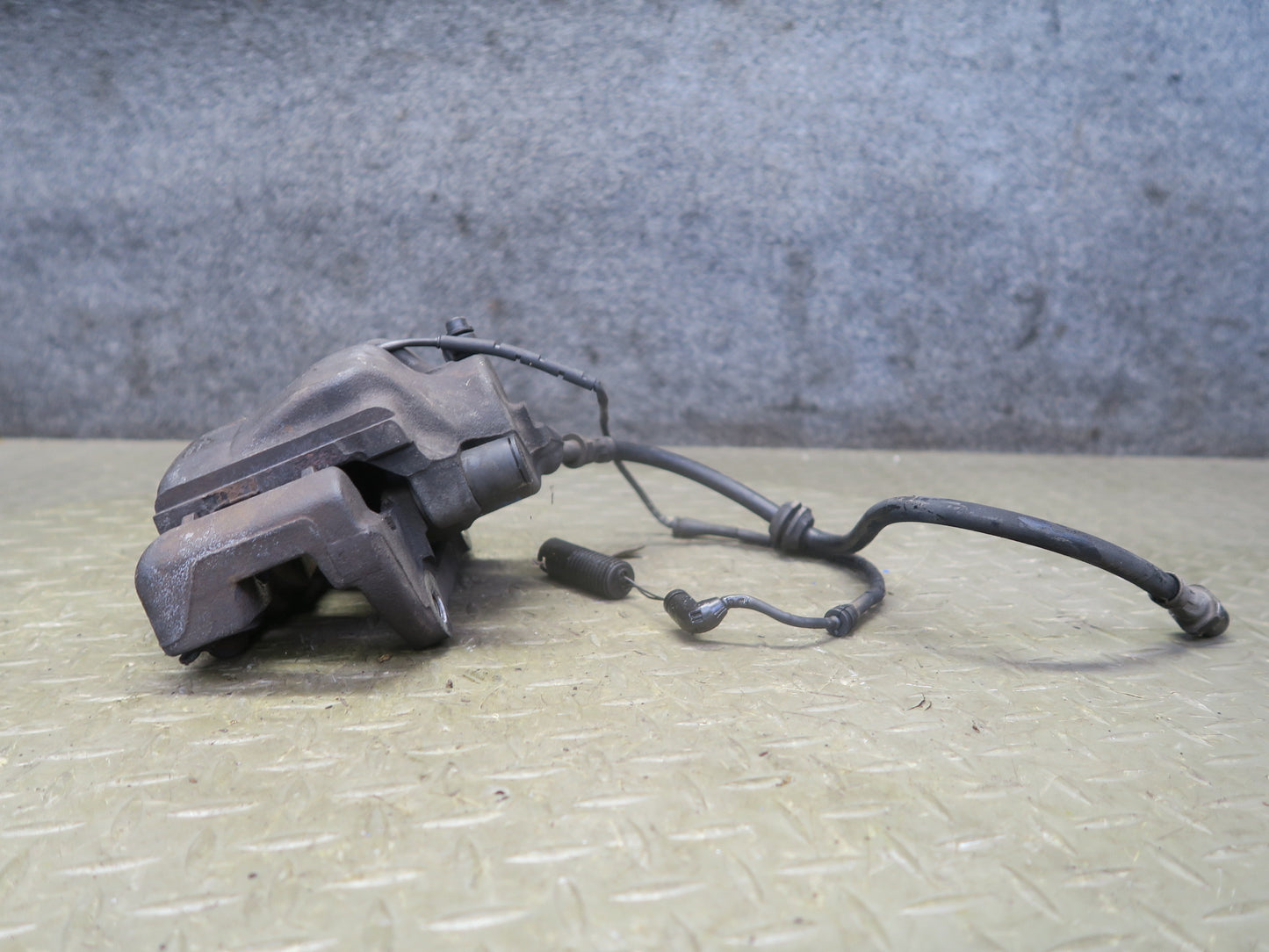 03-05 BMW E85 Z4 RWD Set of 2 Front Left & Right Brake Caliper 110K Miles OEM