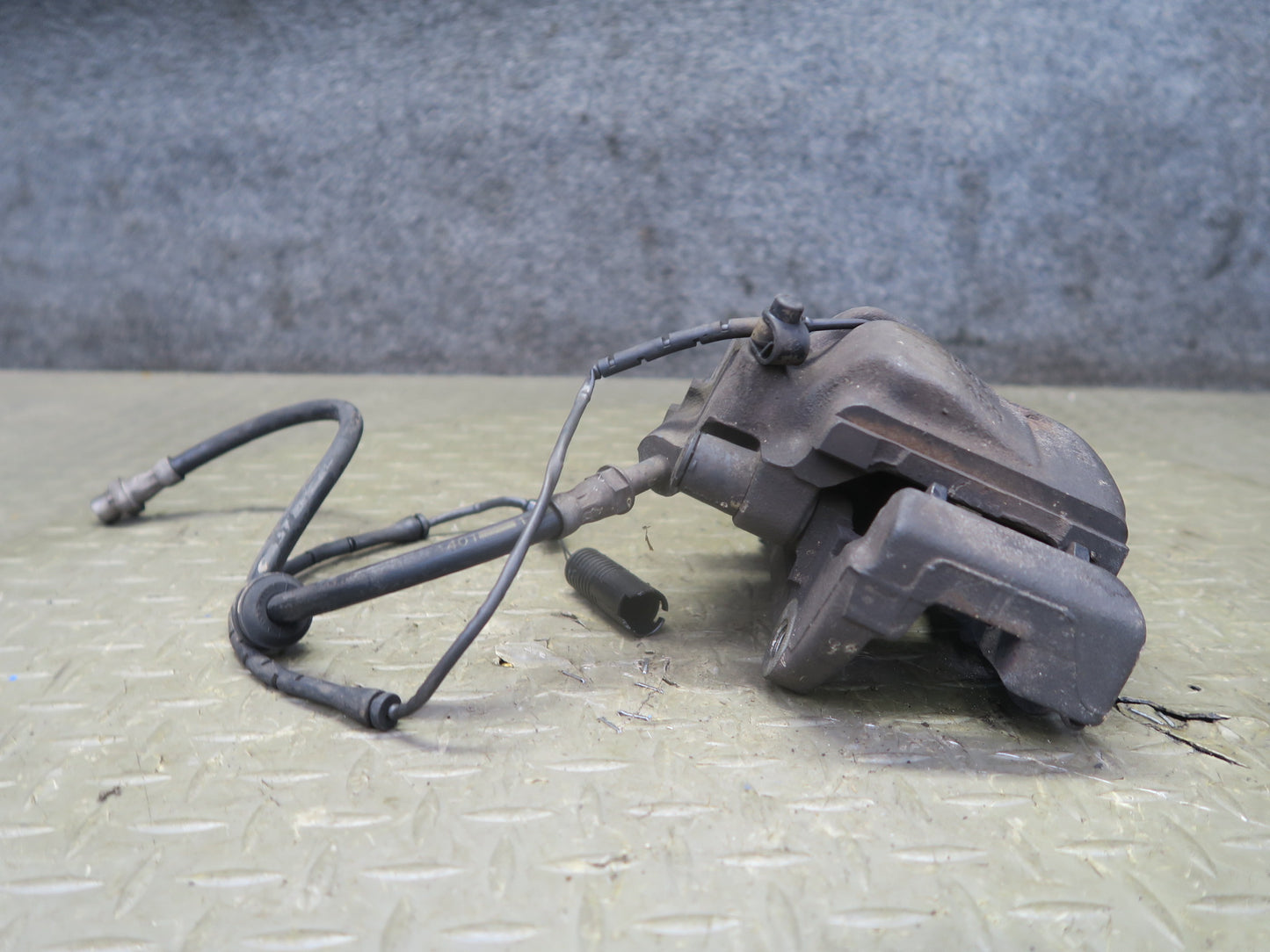 03-05 BMW E85 Z4 RWD Set of 2 Front Left & Right Brake Caliper 110K Miles OEM