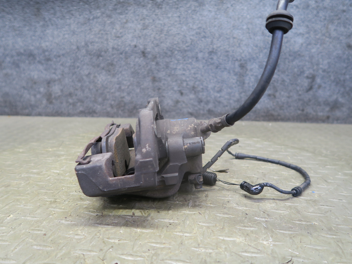 03-05 BMW E85 Z4 RWD Set of 2 Front Left & Right Brake Caliper 110K Miles OEM