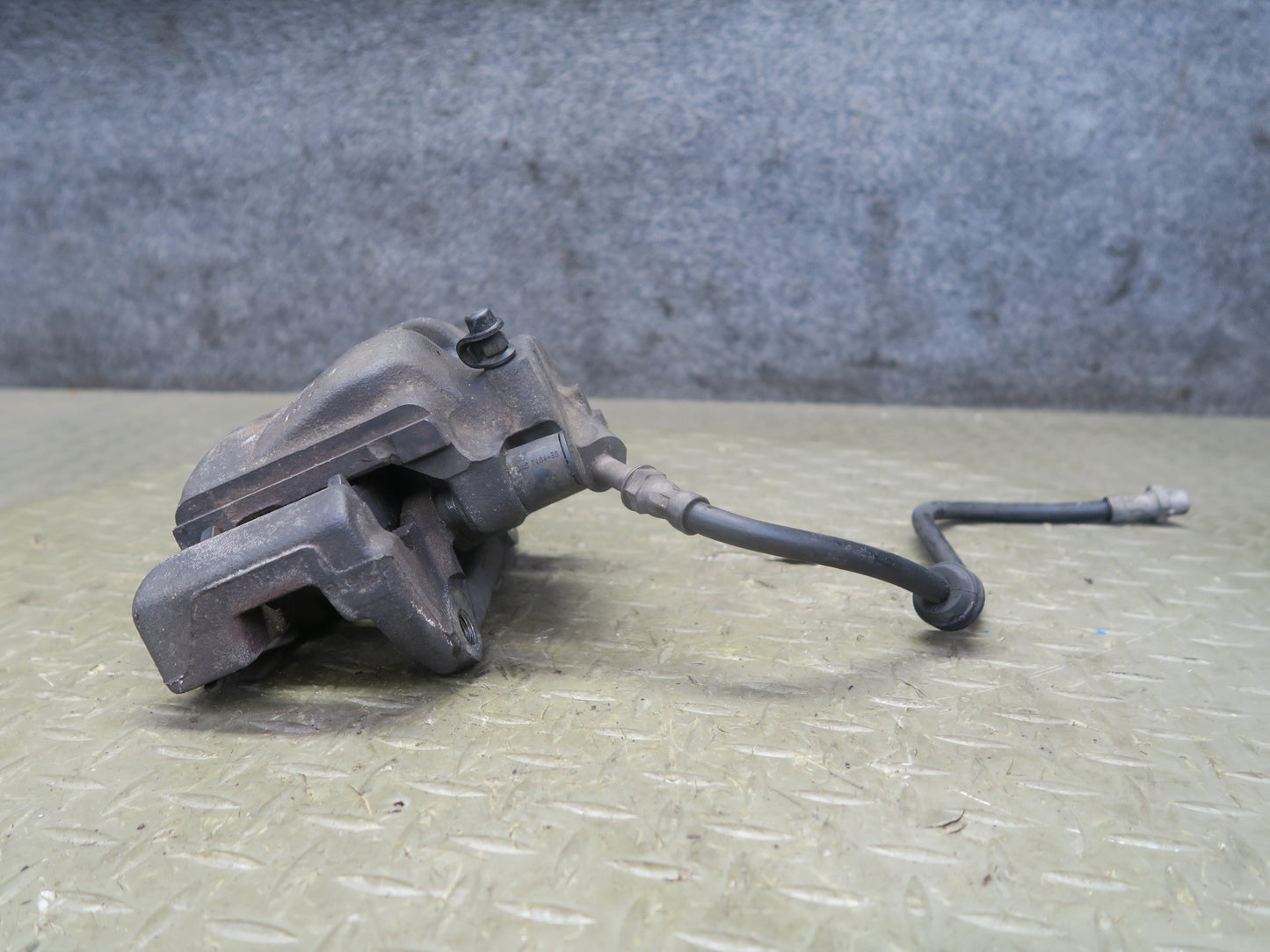 03-05 BMW E85 Z4 RWD Set of 2 Front Left & Right Brake Caliper 110K Miles OEM