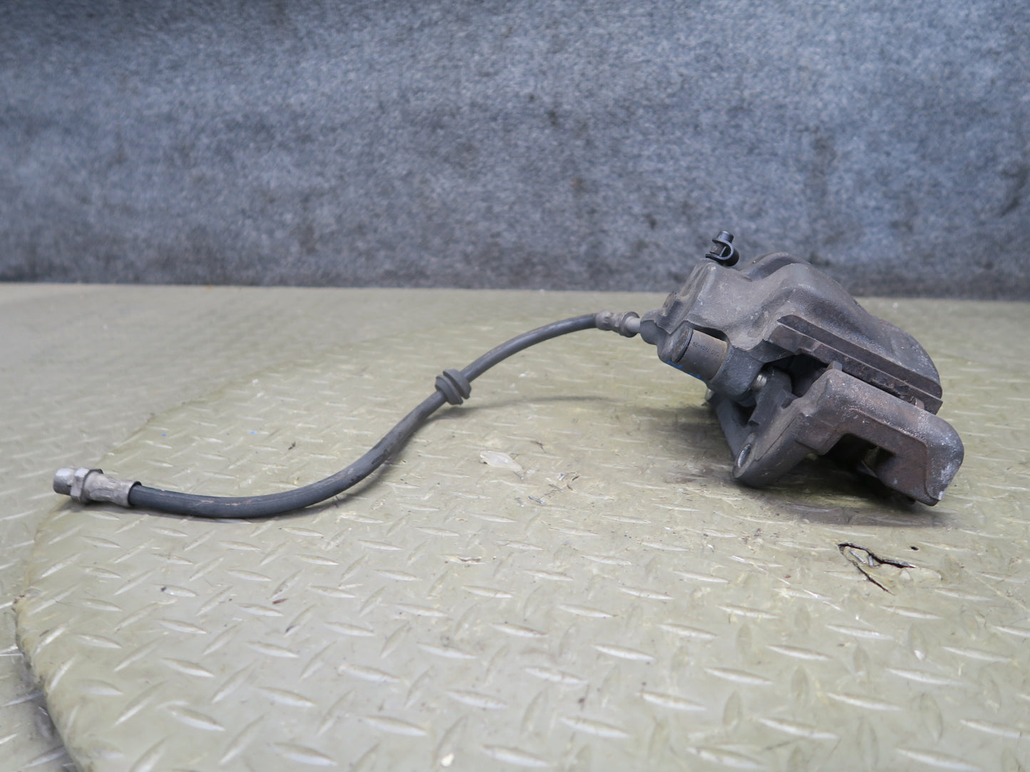 03-05 BMW E85 Z4 RWD Set of 2 Front Left & Right Brake Caliper 110K Miles OEM