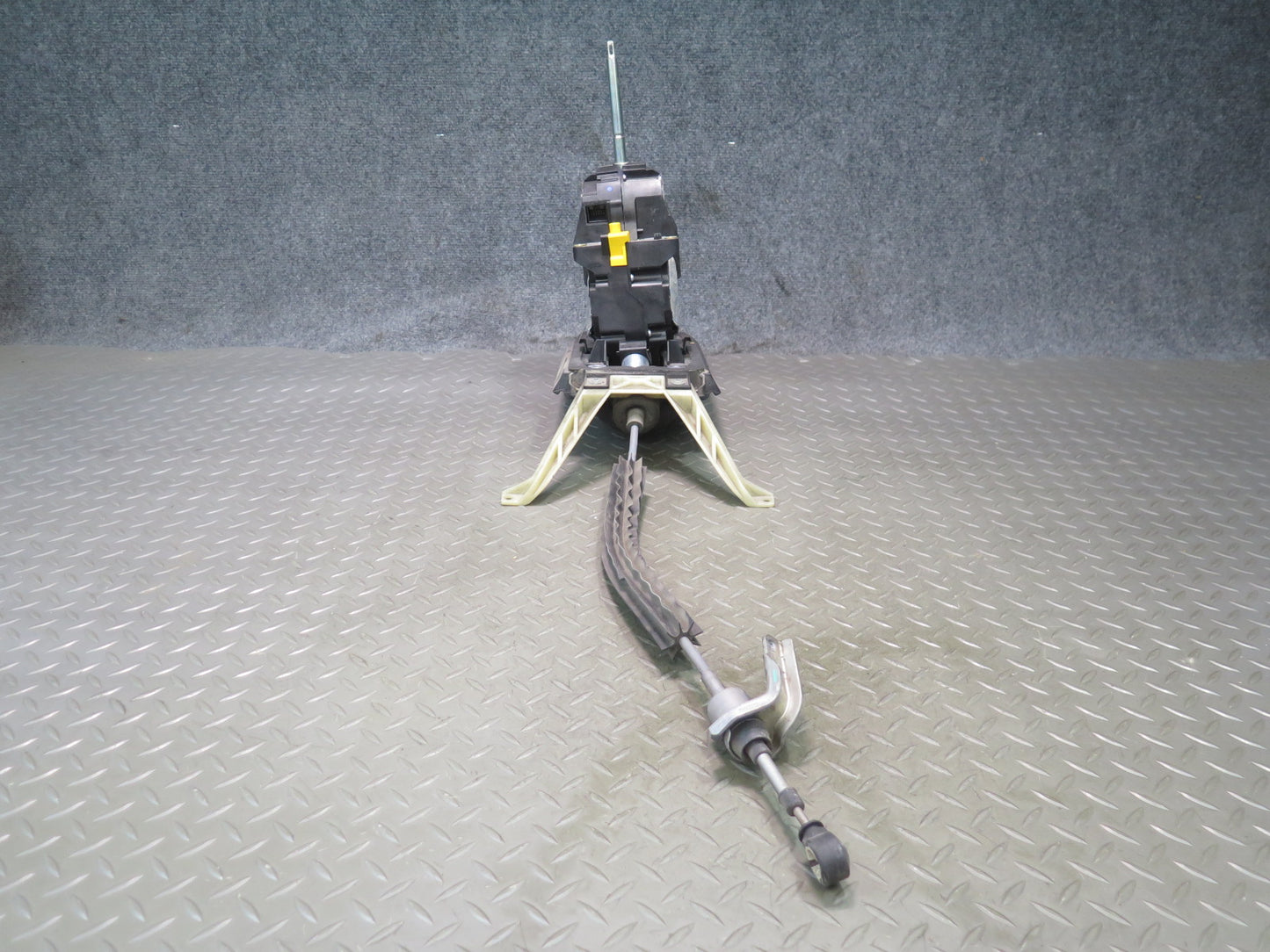 2011-2018 Porsche Cayenne 958 Automatic Transmission Floor Gear Shifter w Cable