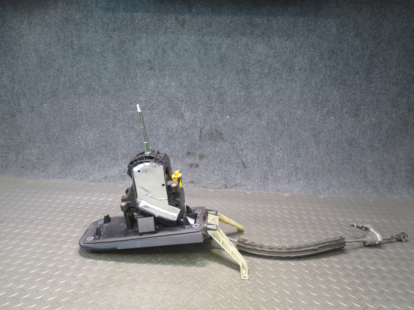 2011-2018 Porsche Cayenne 958 Automatic Transmission Floor Gear Shifter w Cable