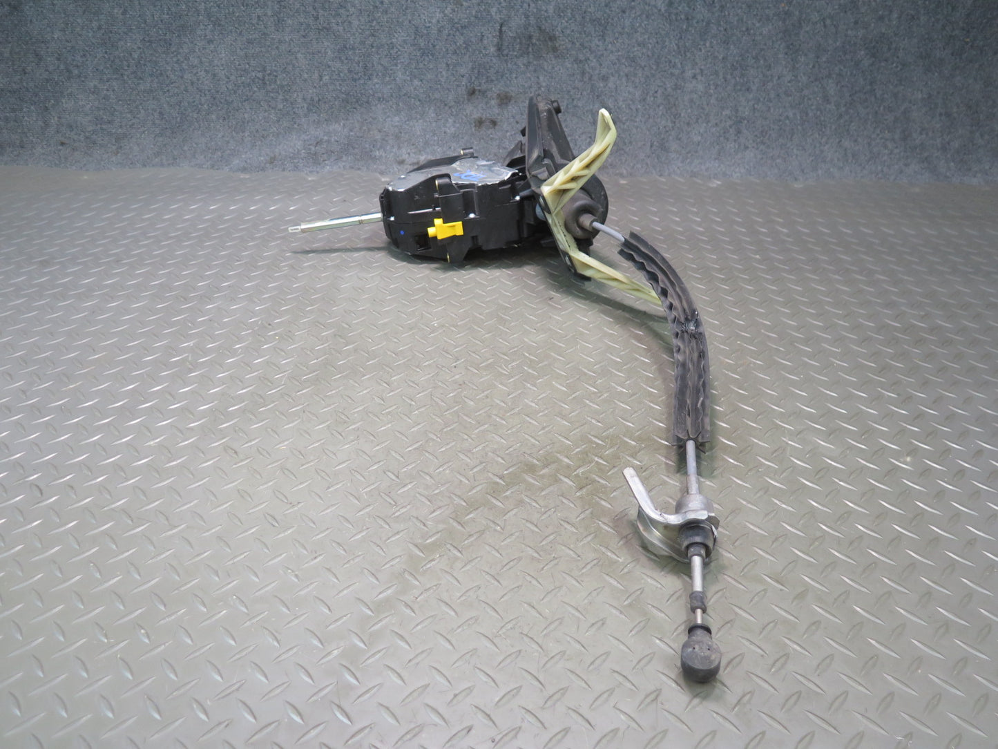 2011-2018 Porsche Cayenne 958 Automatic Transmission Floor Gear Shifter w Cable