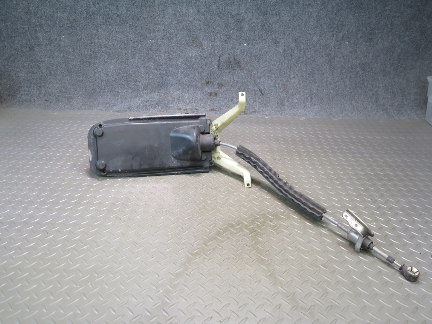 2011-2018 Porsche Cayenne 958 Automatic Transmission Floor Gear Shifter w Cable