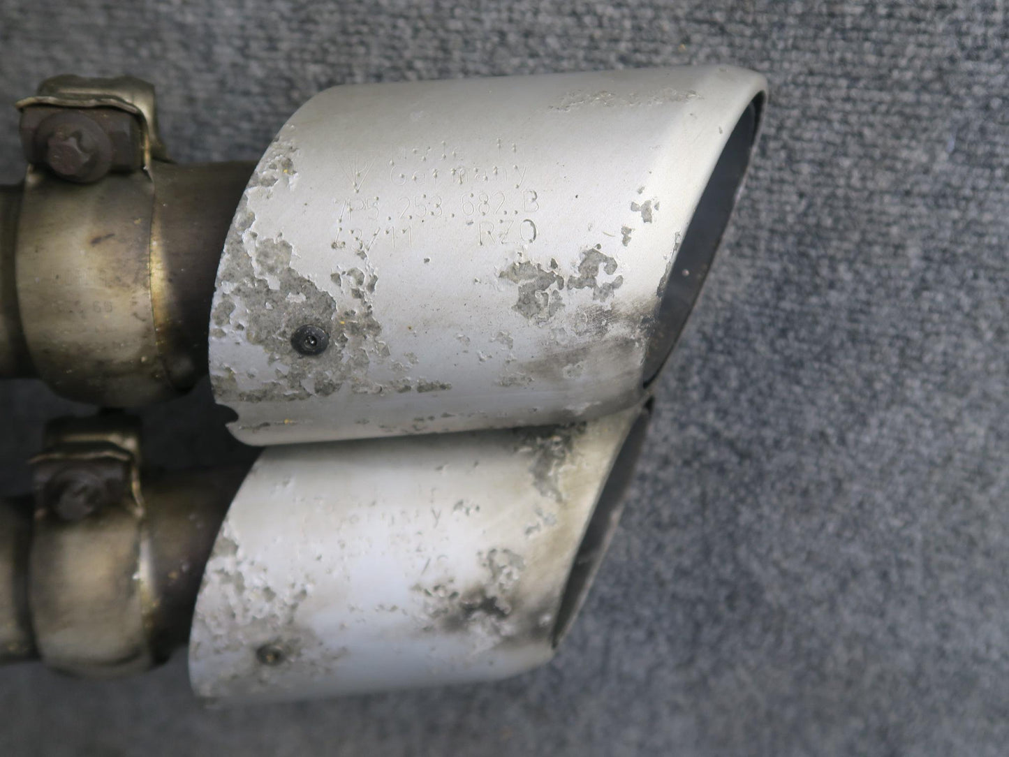 2011-2014 Porsche Cayenne 958 Turbo 4.8L Rear Exhaust Muffler W/ Dual Tips