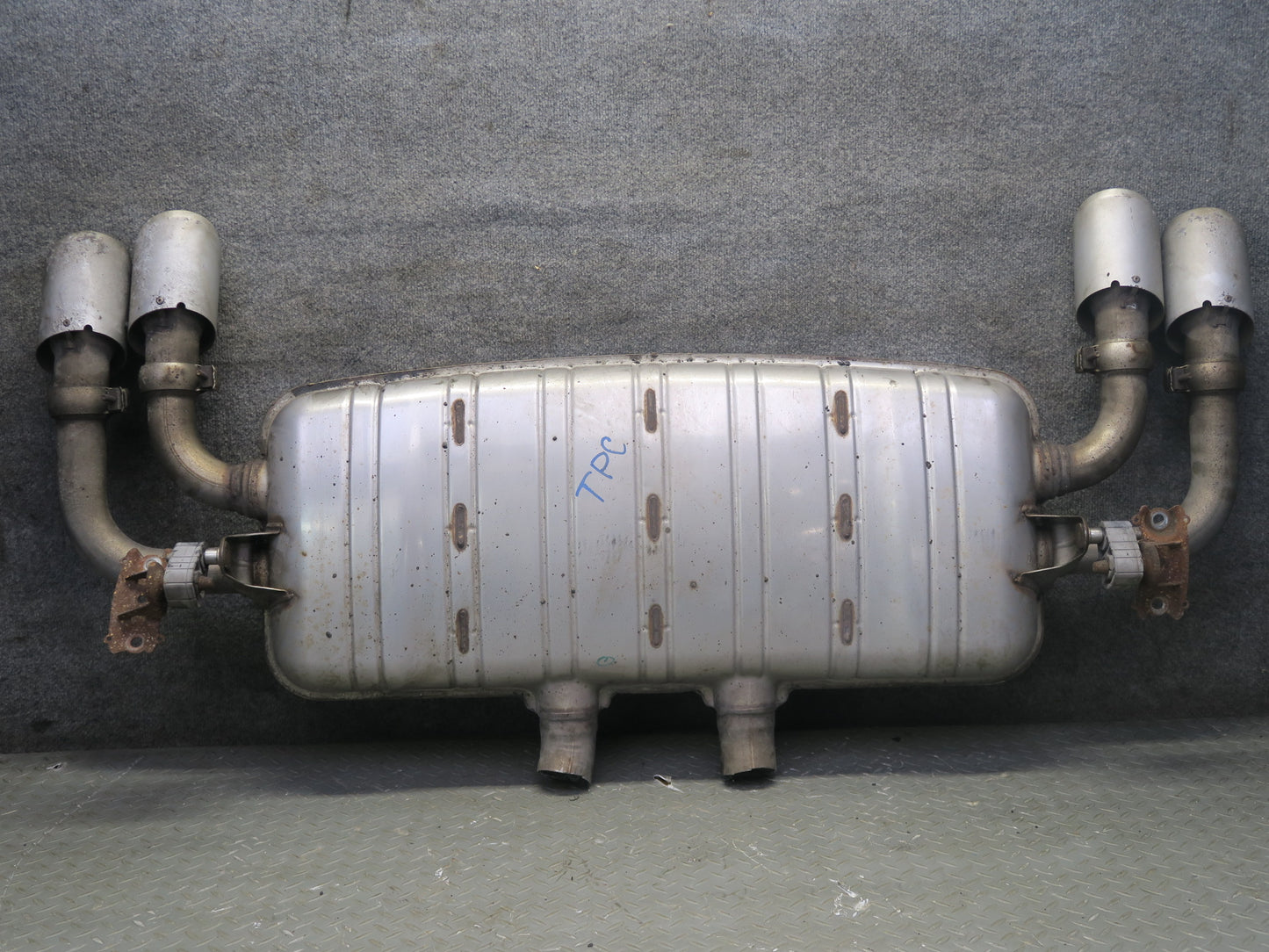 2011-2014 Porsche Cayenne 958 Turbo 4.8L Rear Exhaust Muffler W/ Dual Tips