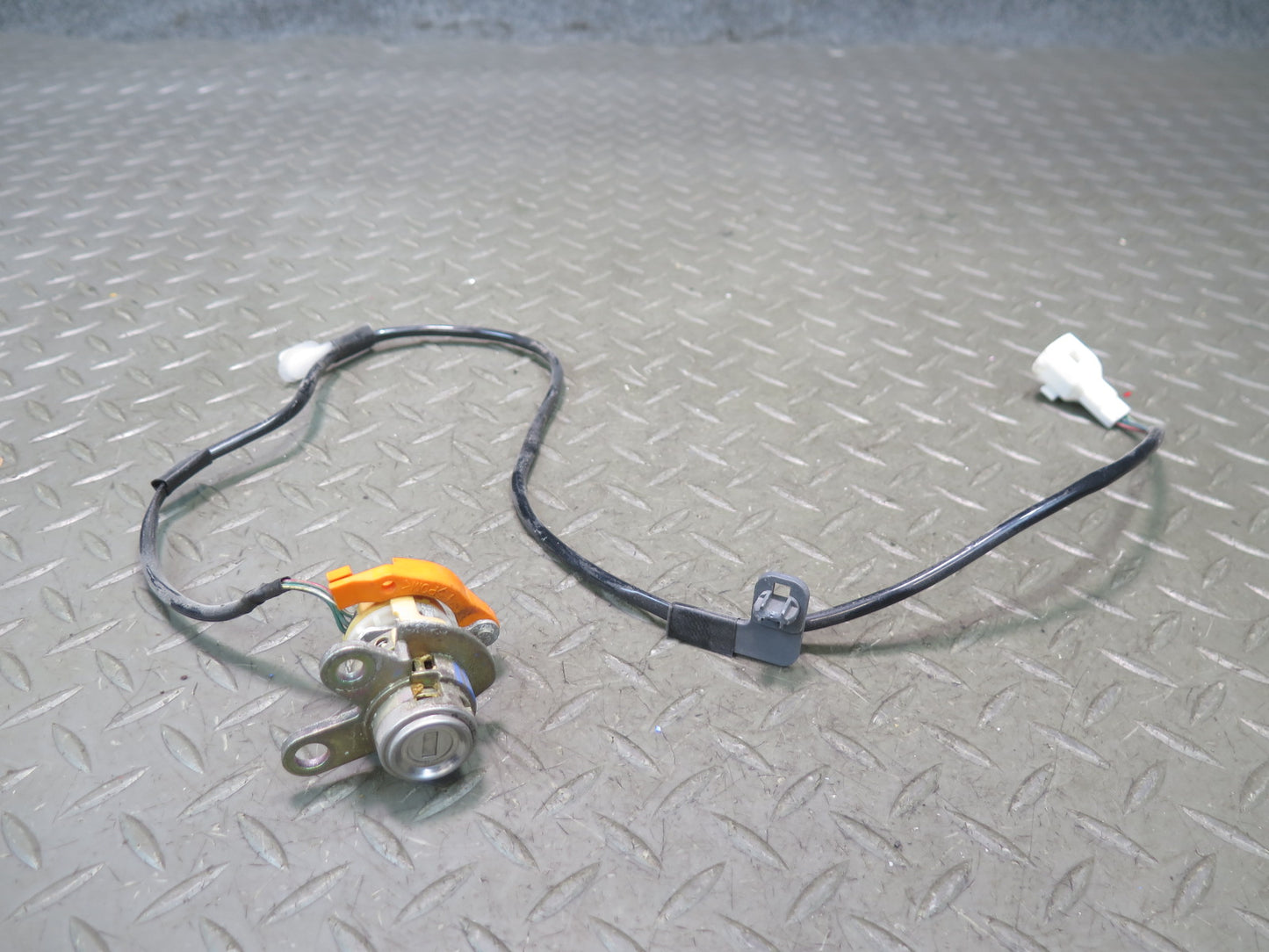 00-01 Lexus LX470 ECU Theft Module Computer Door Lock Ignition Cylinder KEY Set