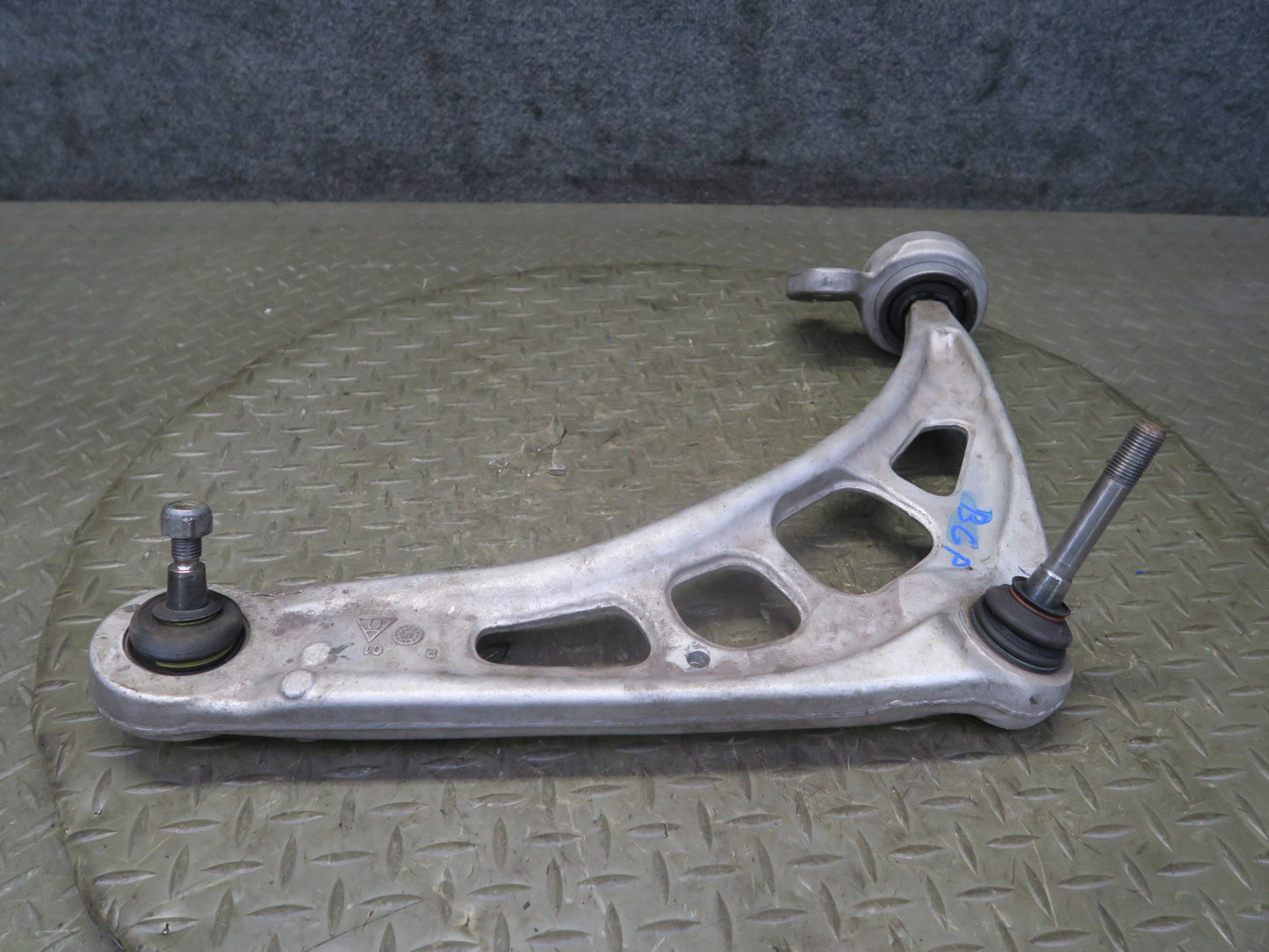 03-08 BMW E85 Z4 Set of 2 Front Left Right Lower Control Arm Lemforder