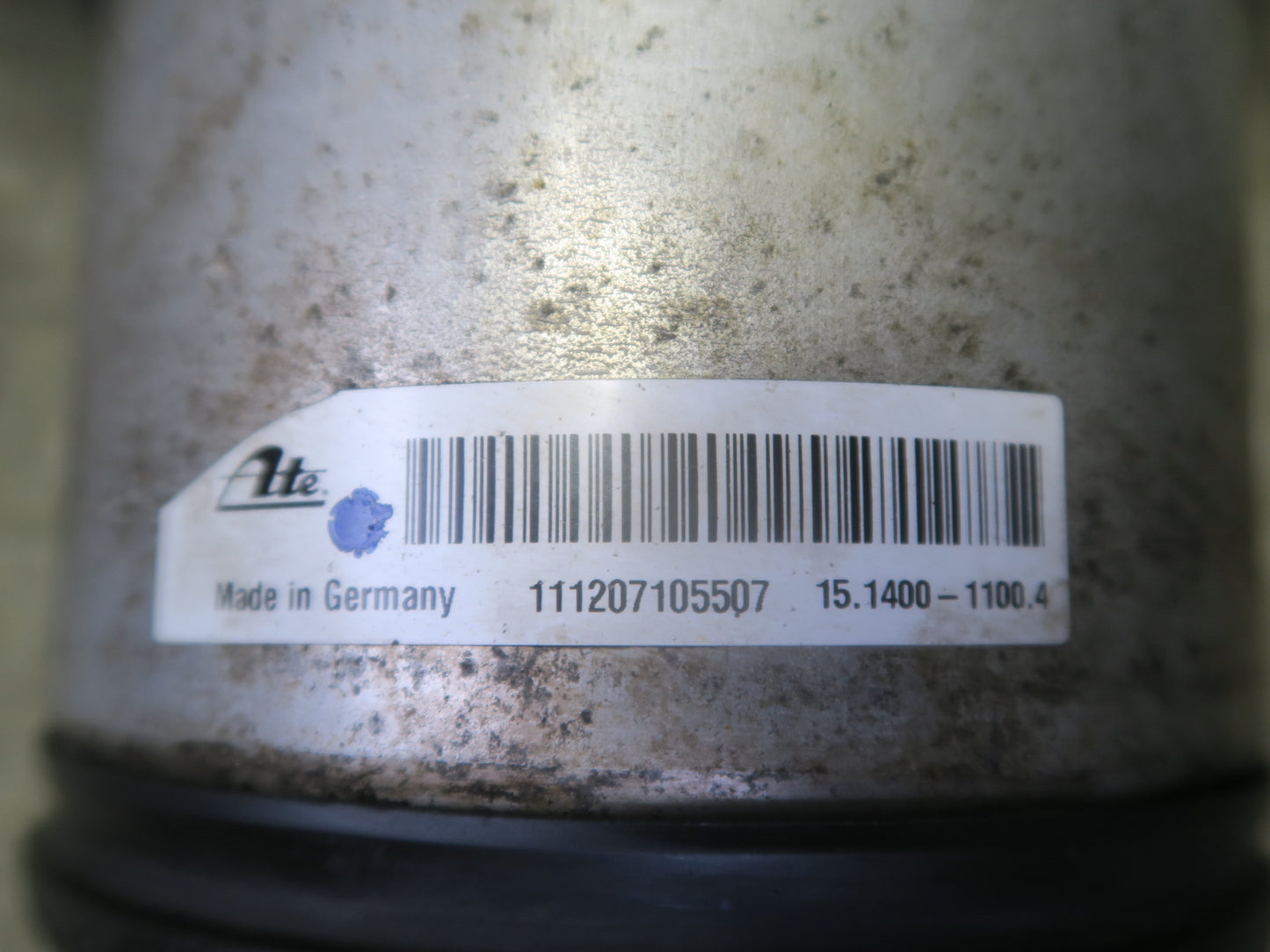 2011-2014 Porsche Cayenne 958 AWD Rear Right Air Spring Strut Shock Absorber