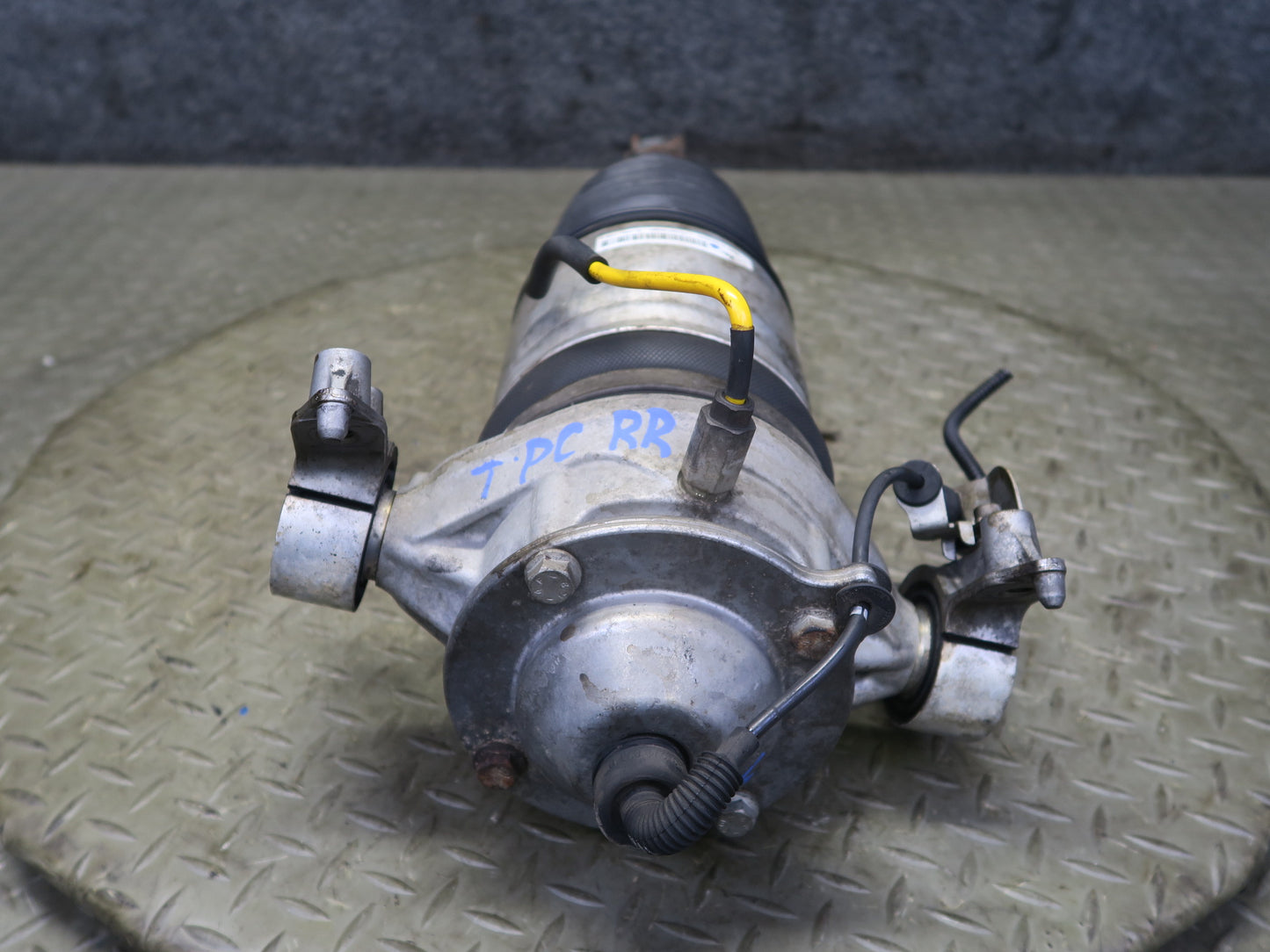 2011-2014 Porsche Cayenne 958 AWD Rear Right Air Spring Strut Shock Absorber