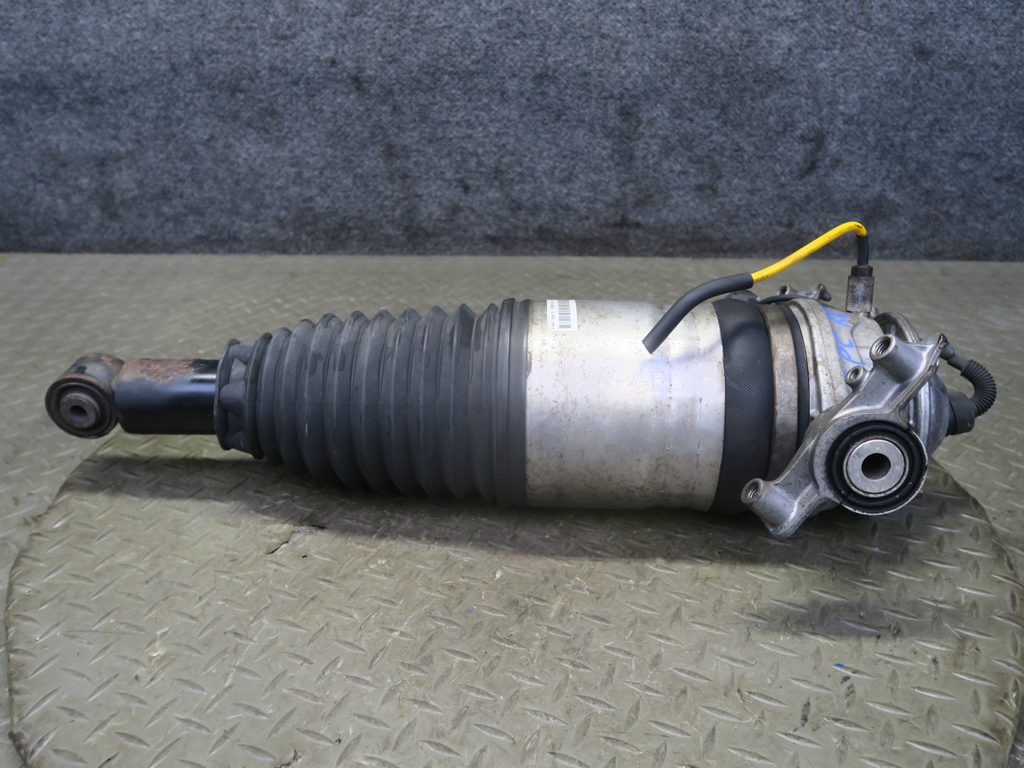 2011-2014 Porsche Cayenne 958 AWD Rear Right Air Spring Strut Shock Absorber