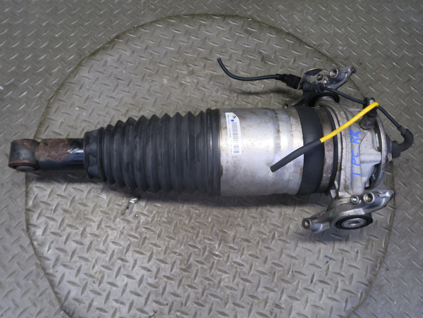 2011-2014 Porsche Cayenne 958 AWD Rear Right Air Spring Strut Shock Absorber