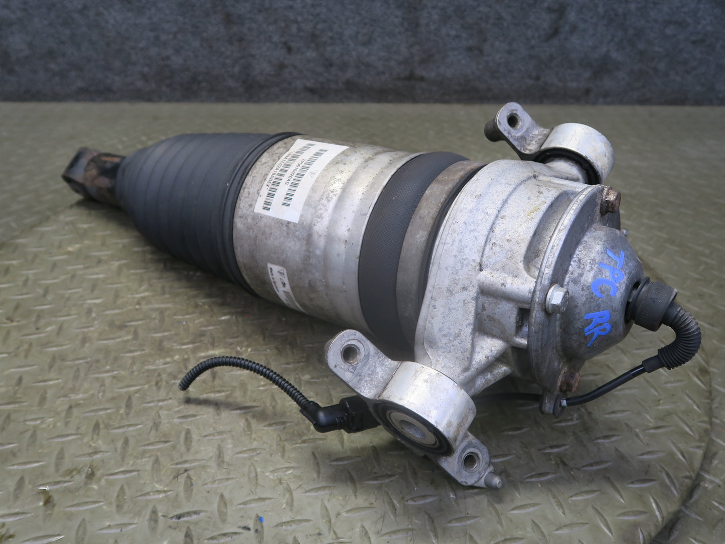 2011-2014 Porsche Cayenne 958 AWD Rear Right Air Spring Strut Shock Absorber