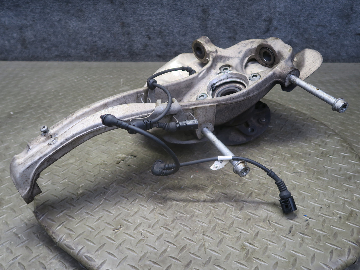 2011-2018 Porsche Cayenne 958 AWD Front Right Spindle Knuckle Wheel Hub Bearing