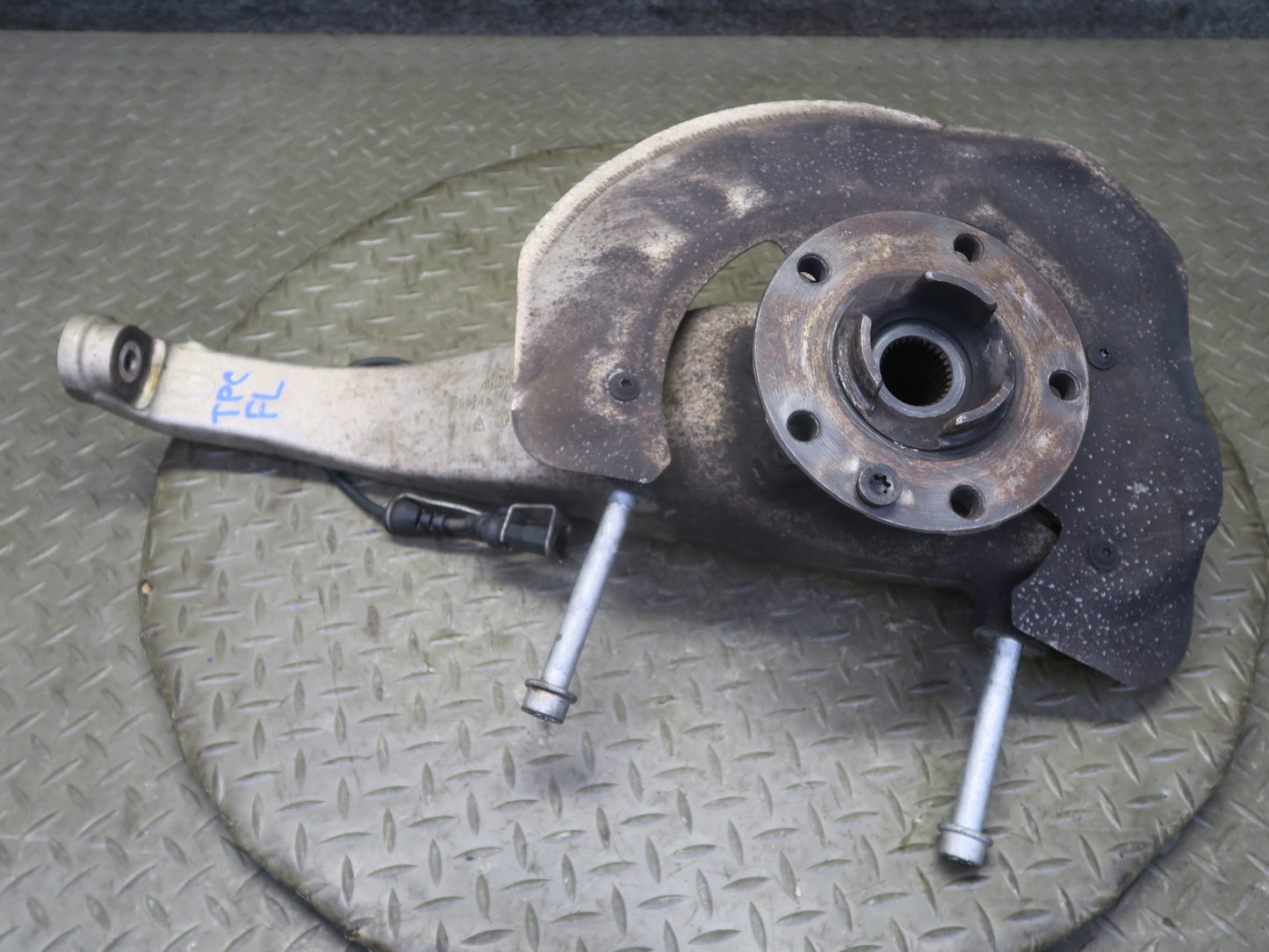2011-2018 Porsche Cayenne 958 AWD Front Left Spindle Knuckle Wheel Hub Bearing