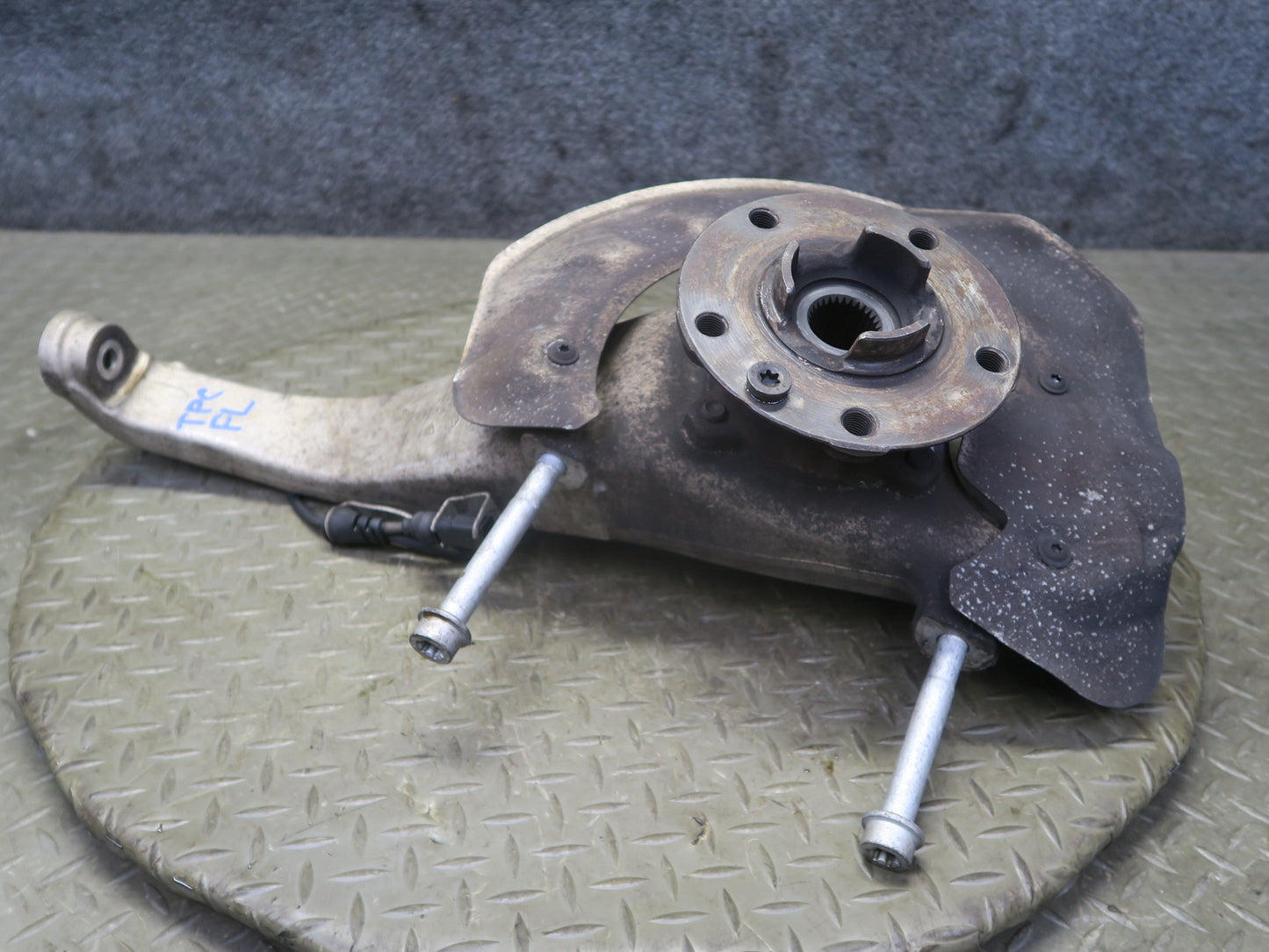 2011-2018 Porsche Cayenne 958 AWD Front Left Spindle Knuckle Wheel Hub Bearing