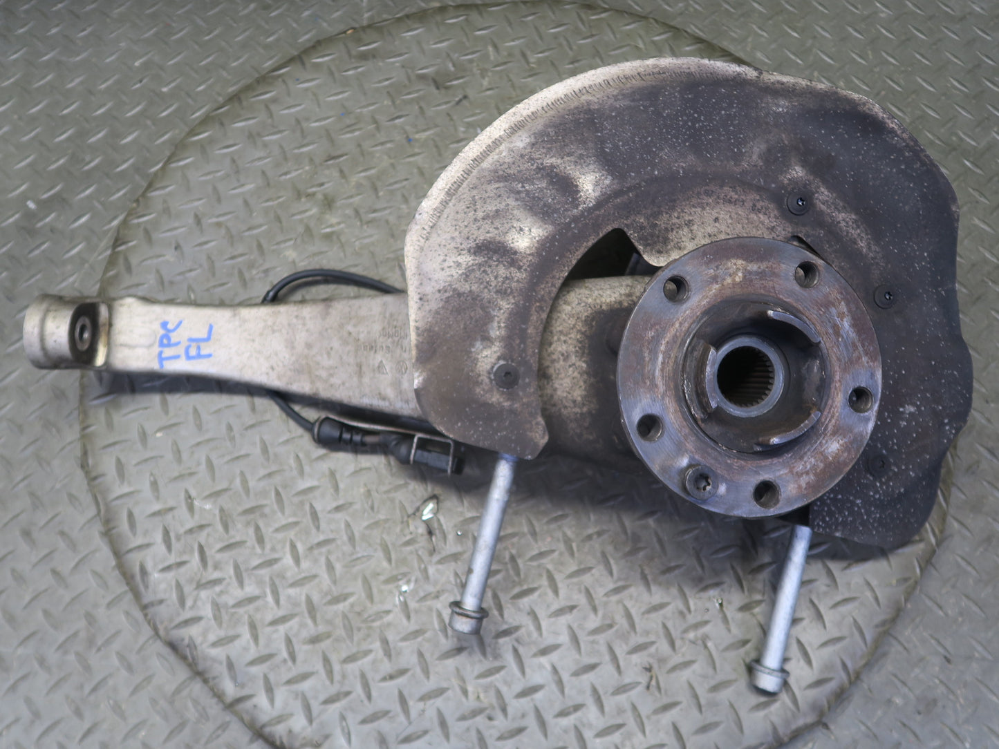 2011-2018 Porsche Cayenne 958 AWD Front Left Spindle Knuckle Wheel Hub Bearing