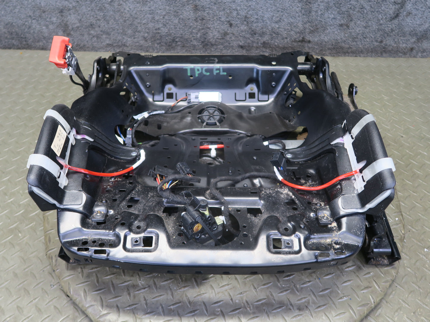 11-18 Porsche Cayenne 958 Front Left Seat Lower Frame Rail Track w Motors