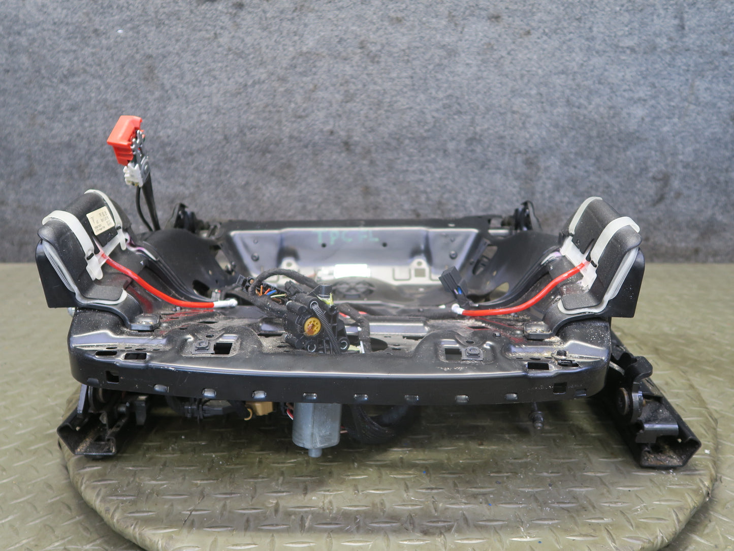 11-18 Porsche Cayenne 958 Front Left Seat Lower Frame Rail Track w Motors