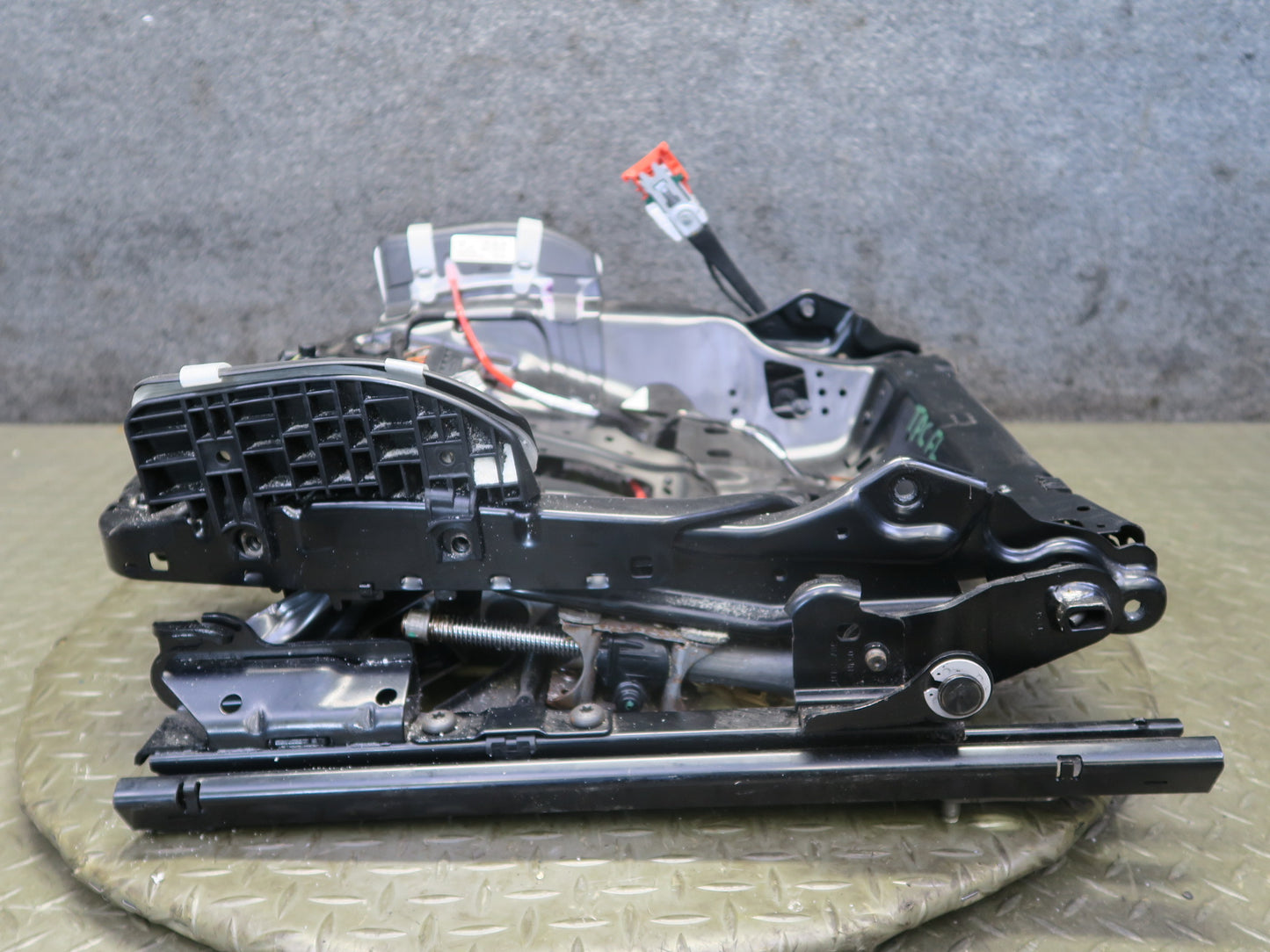 11-18 Porsche Cayenne 958 Front Left Seat Lower Frame Rail Track w Motors