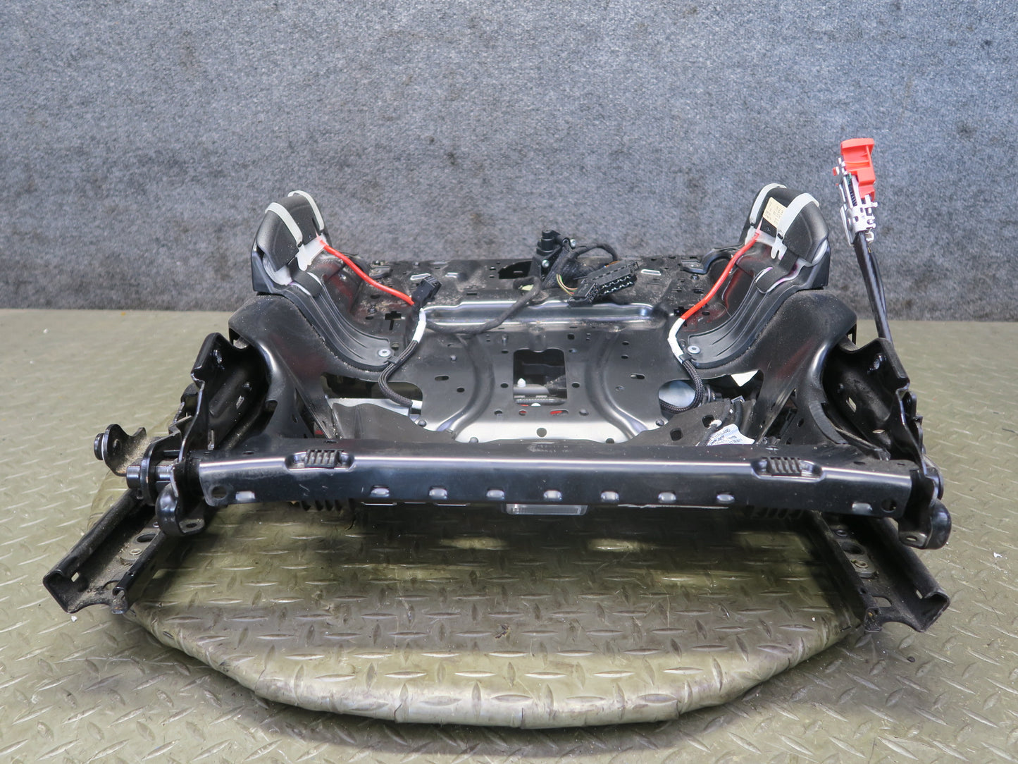 11-18 Porsche Cayenne 958 Front Left Seat Lower Frame Rail Track w Motors