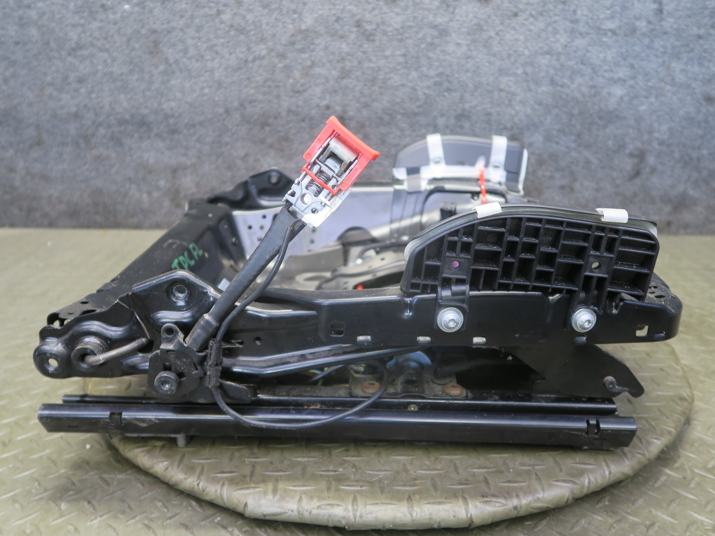 11-18 Porsche Cayenne 958 Front Left Seat Lower Frame Rail Track w Motors