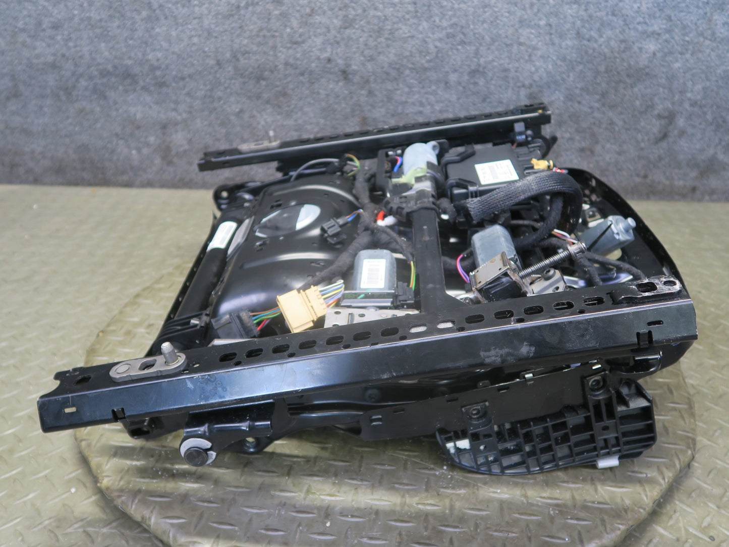 11-18 Porsche Cayenne 958 Front Left Seat Lower Frame Rail Track w Motors
