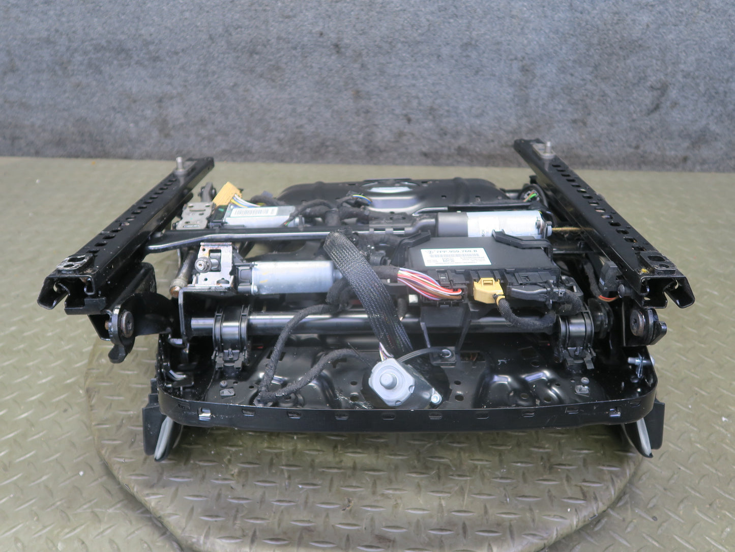 11-18 Porsche Cayenne 958 Front Left Seat Lower Frame Rail Track w Motors