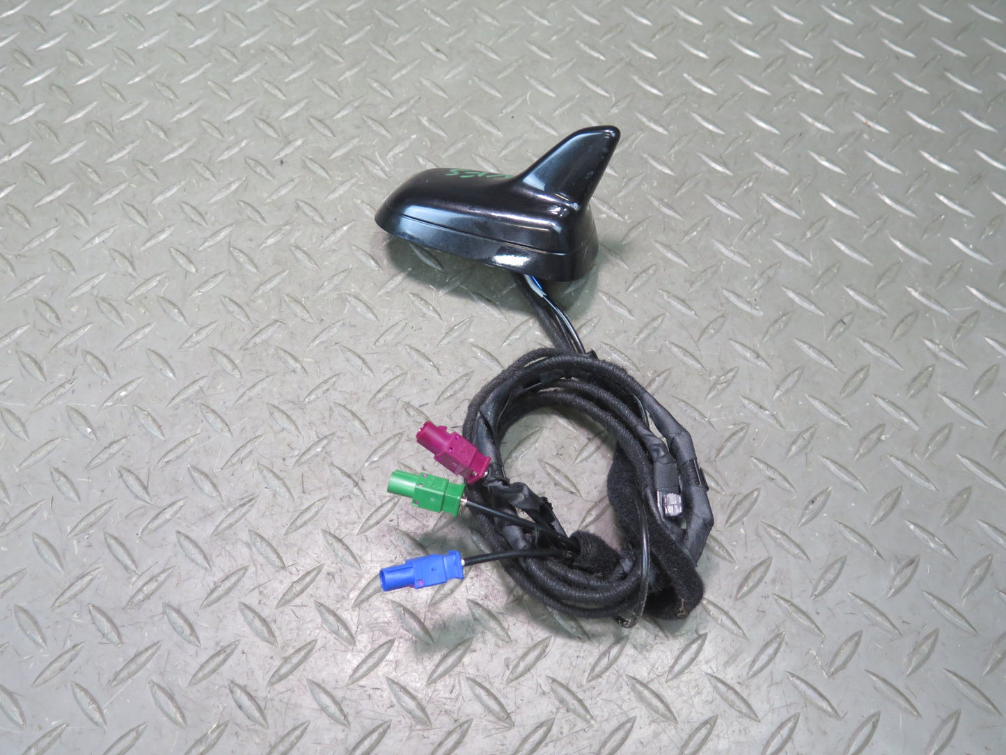 08-12 Audi B8 A5 S5 Exterior Roof Shark FIN Antenna 8T0035503K OEM