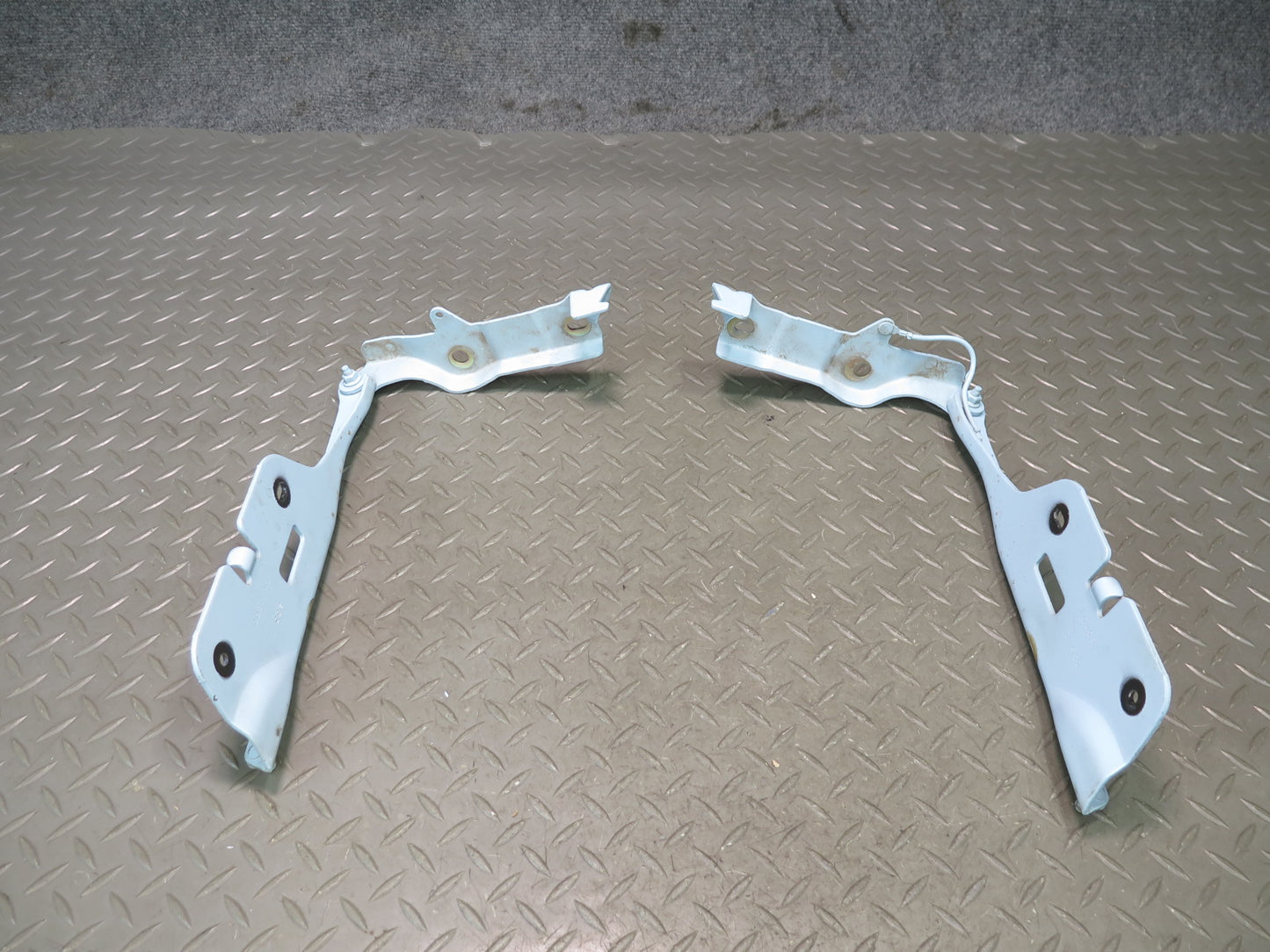 02-05 Ford Thunderbird Set of 2 Front Left & Right Hood Hinge OEM