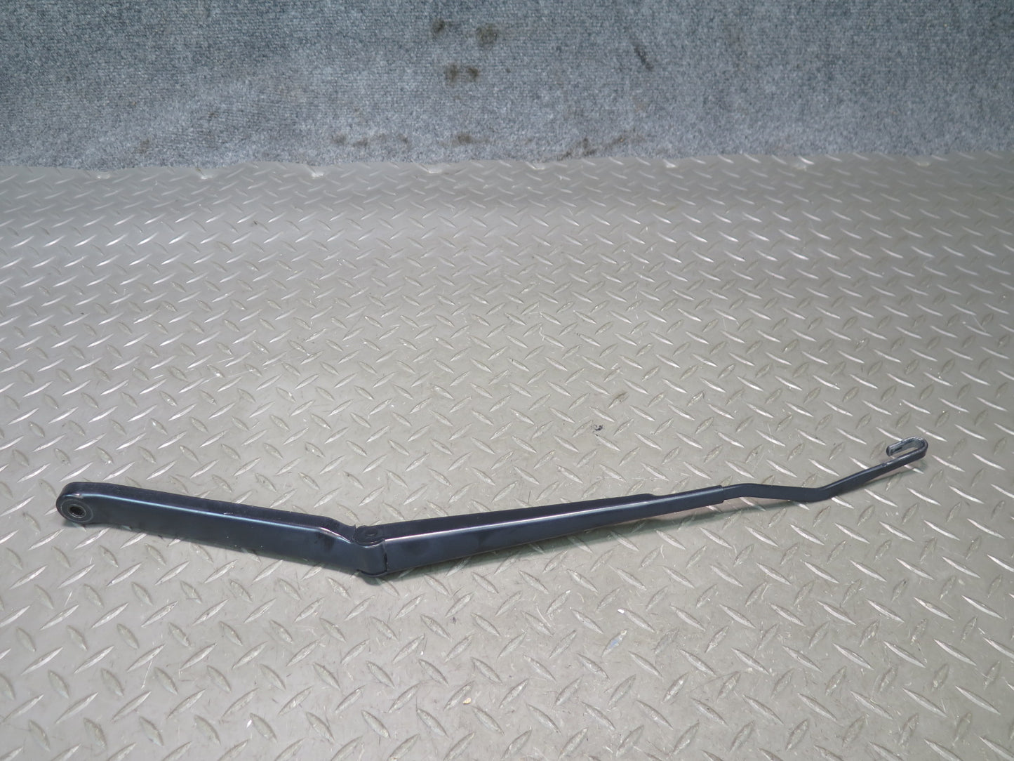 02-05 Ford Thunderbird Set of 2 Front Left & Right Wiper Arm OEM